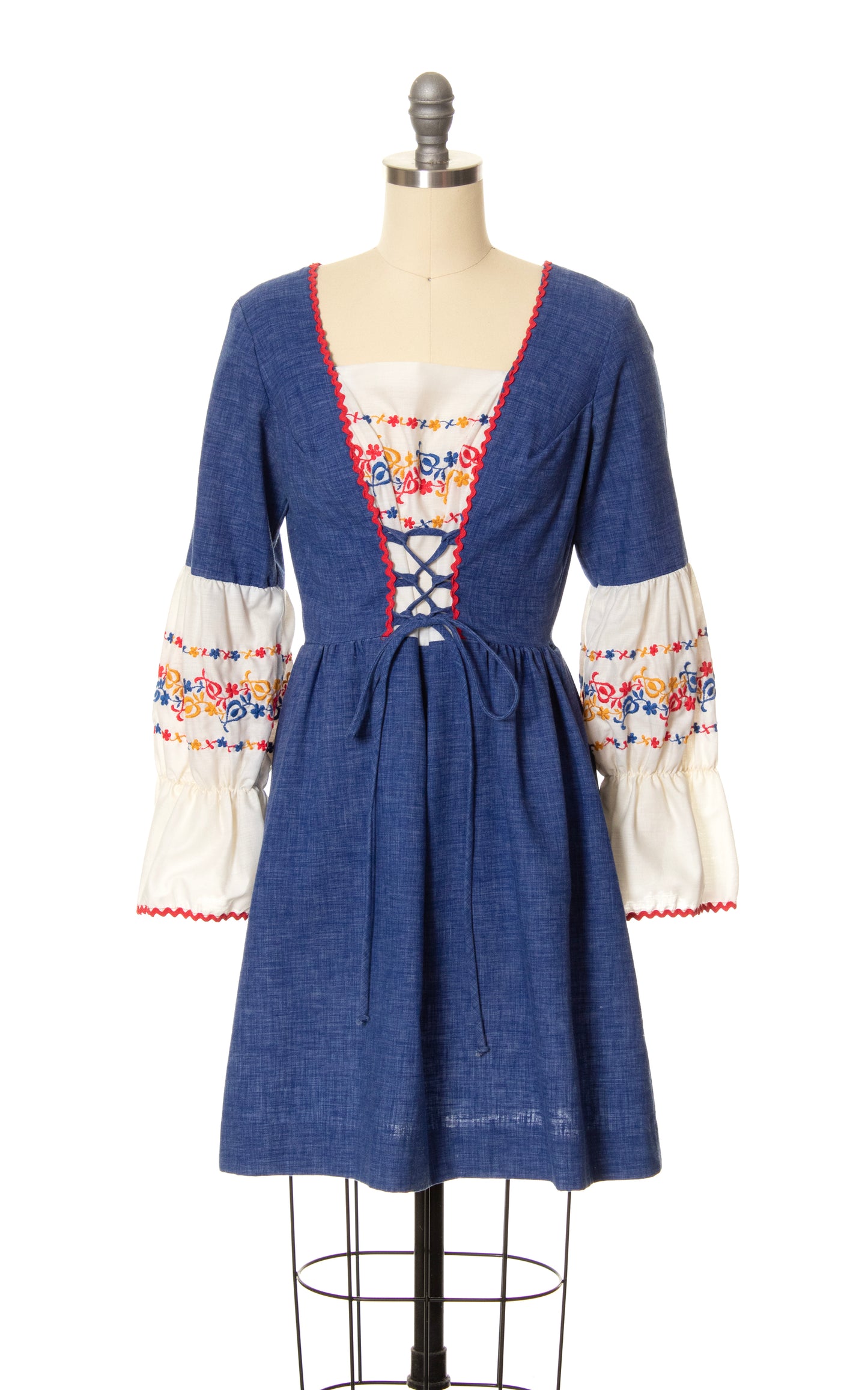 1970s Floral Embroidered Lace-Up Dress | small