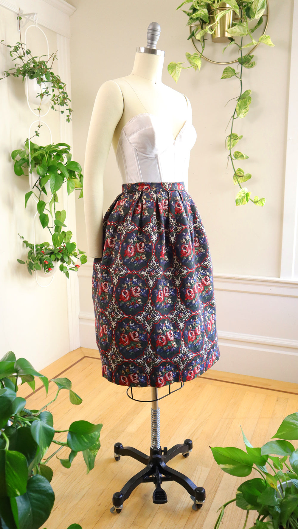 NEW ⭐️ 1950s Metallic Rose Tapestry Skirt | x-small