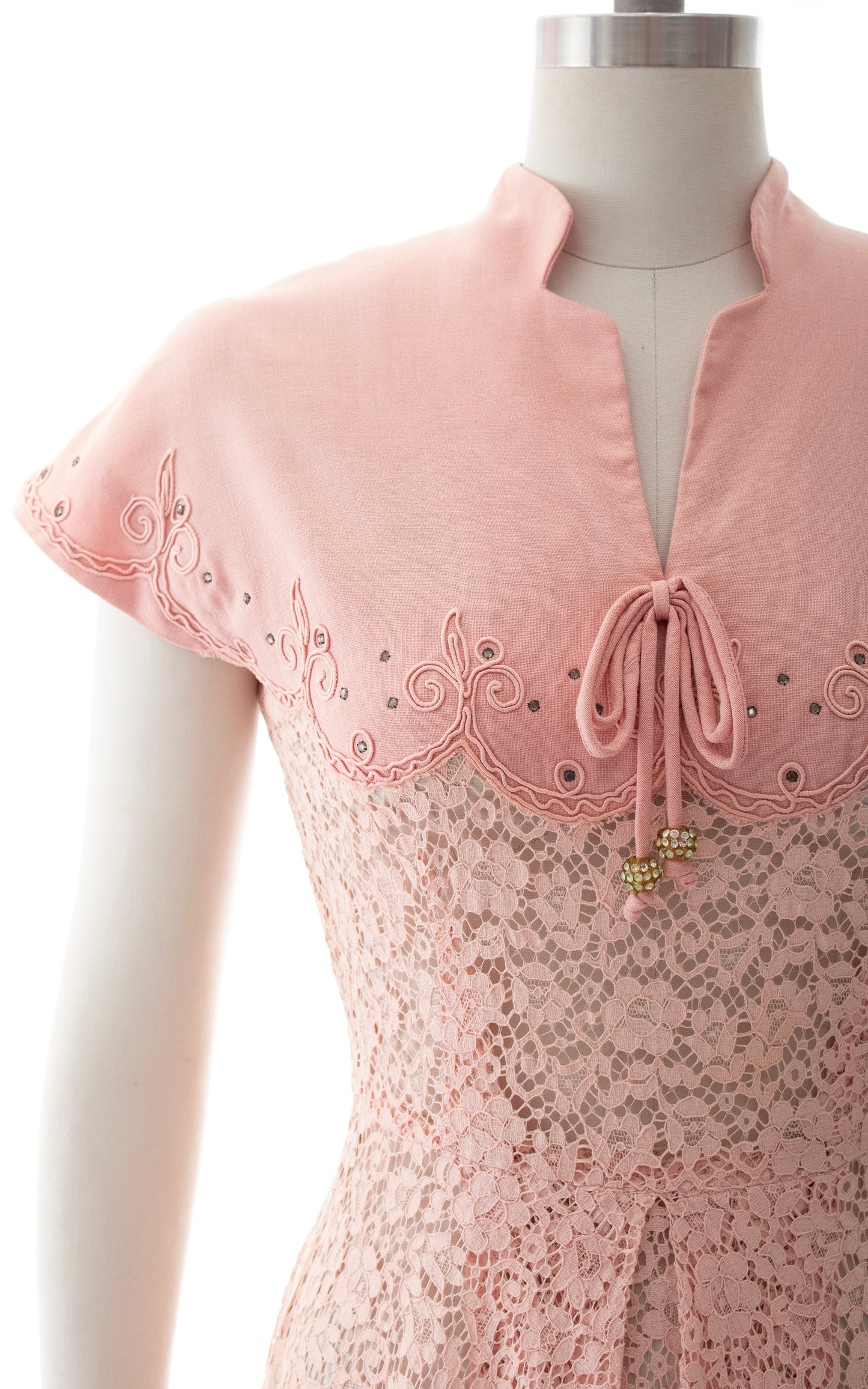 NEW ARRIVAL || 1950s Linen & Lace Dress | small
