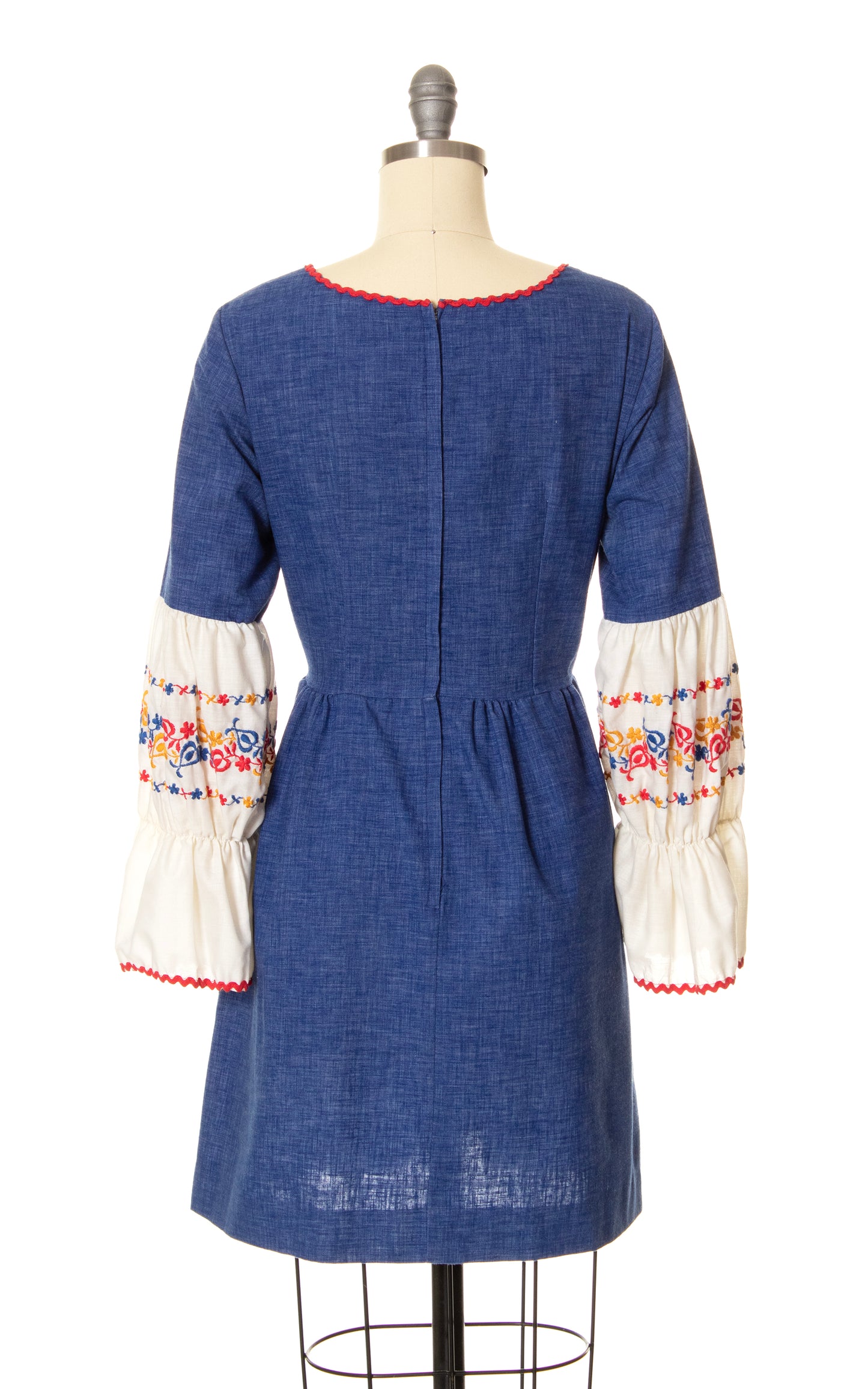 1970s Floral Embroidered Lace-Up Dress | small