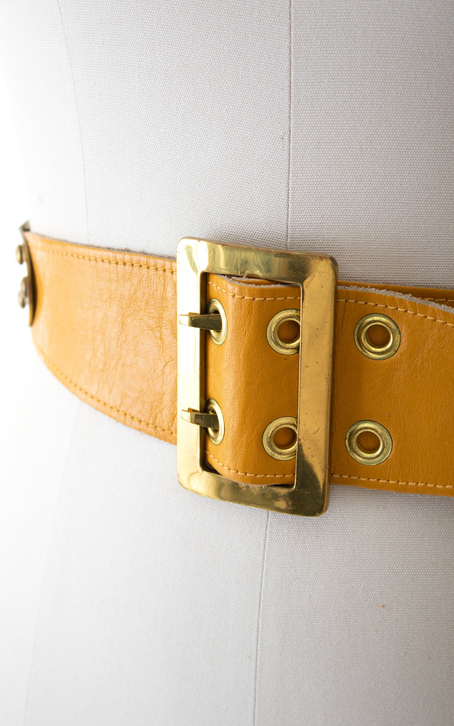 1950s Mustard Leather & Hinge Cinch Belt | small/medium