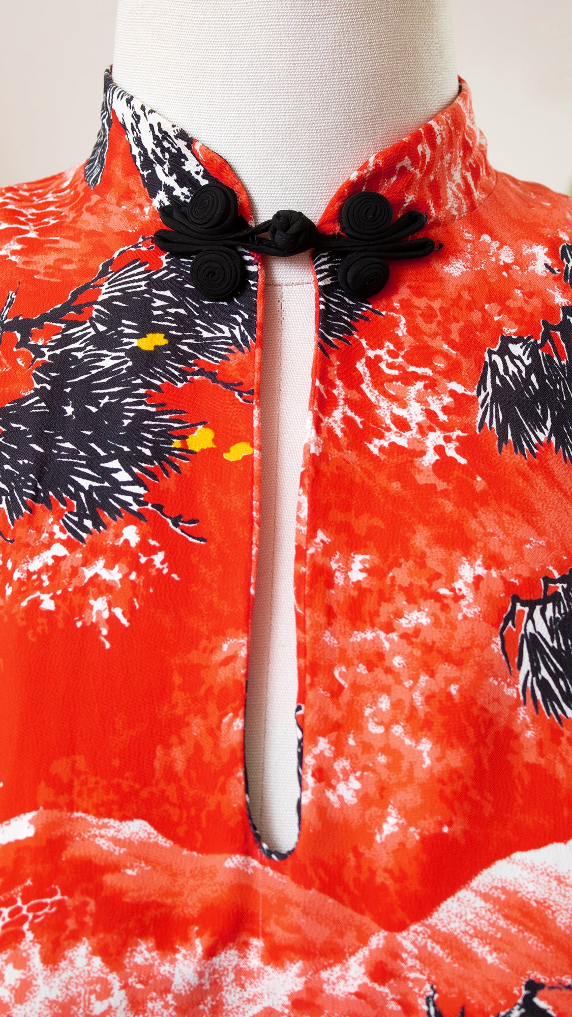 1950s Novelty Print Cold Rayon Pake Muu | small