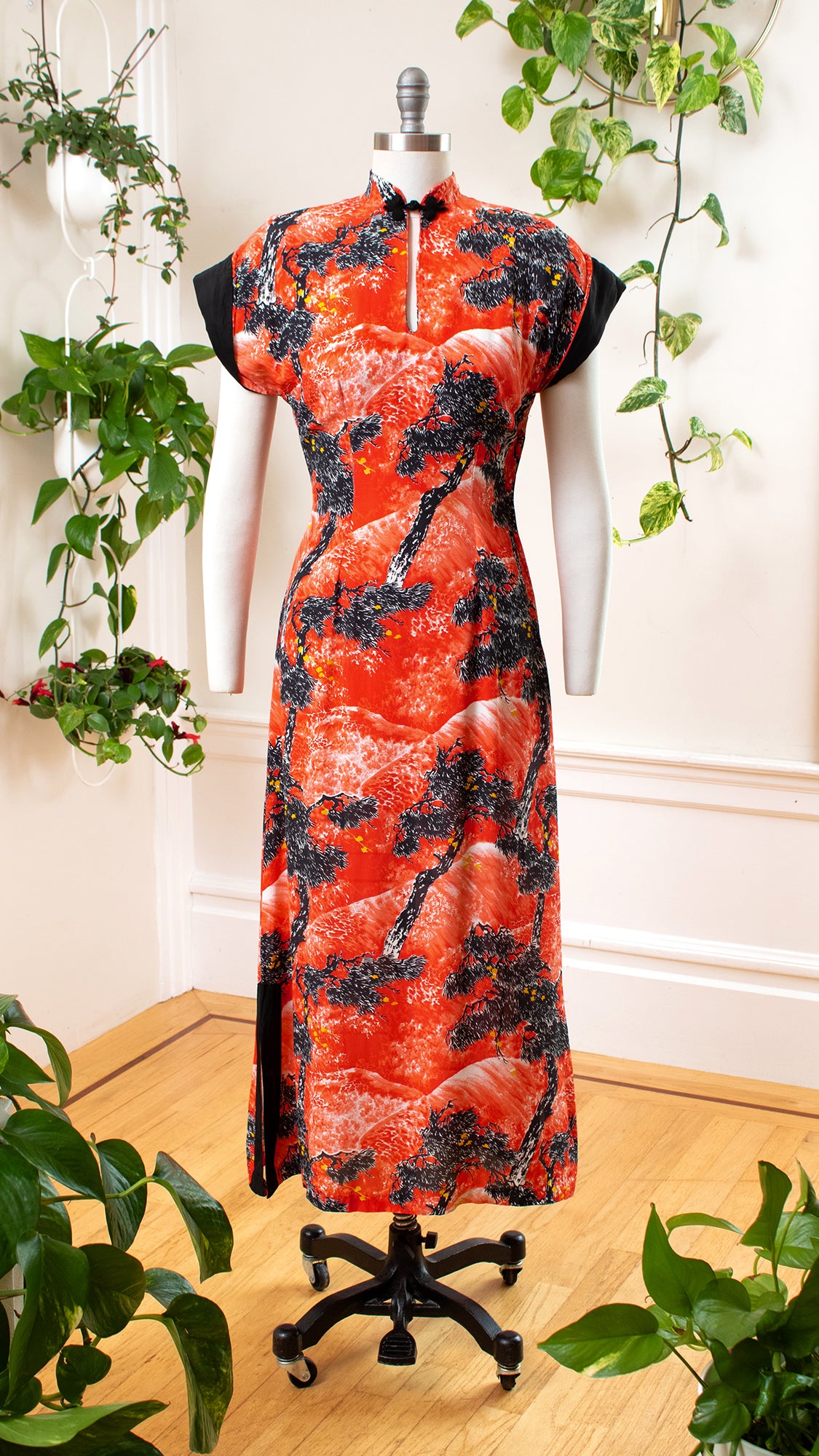 1950s Novelty Print Cold Rayon Pake Muu | small
