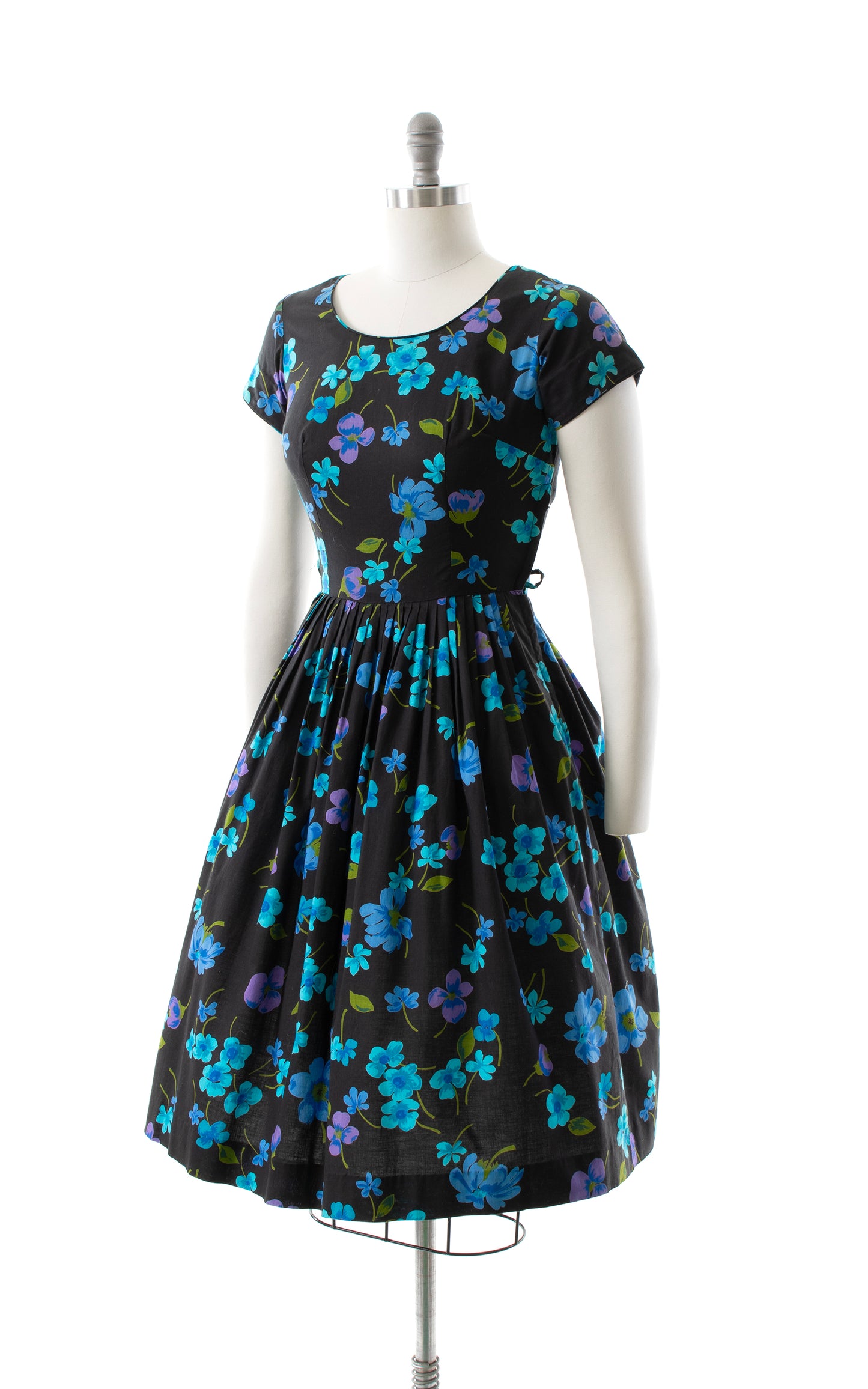 NEW ARRIVAL || 1950s Black Floral Cotton Dress | small