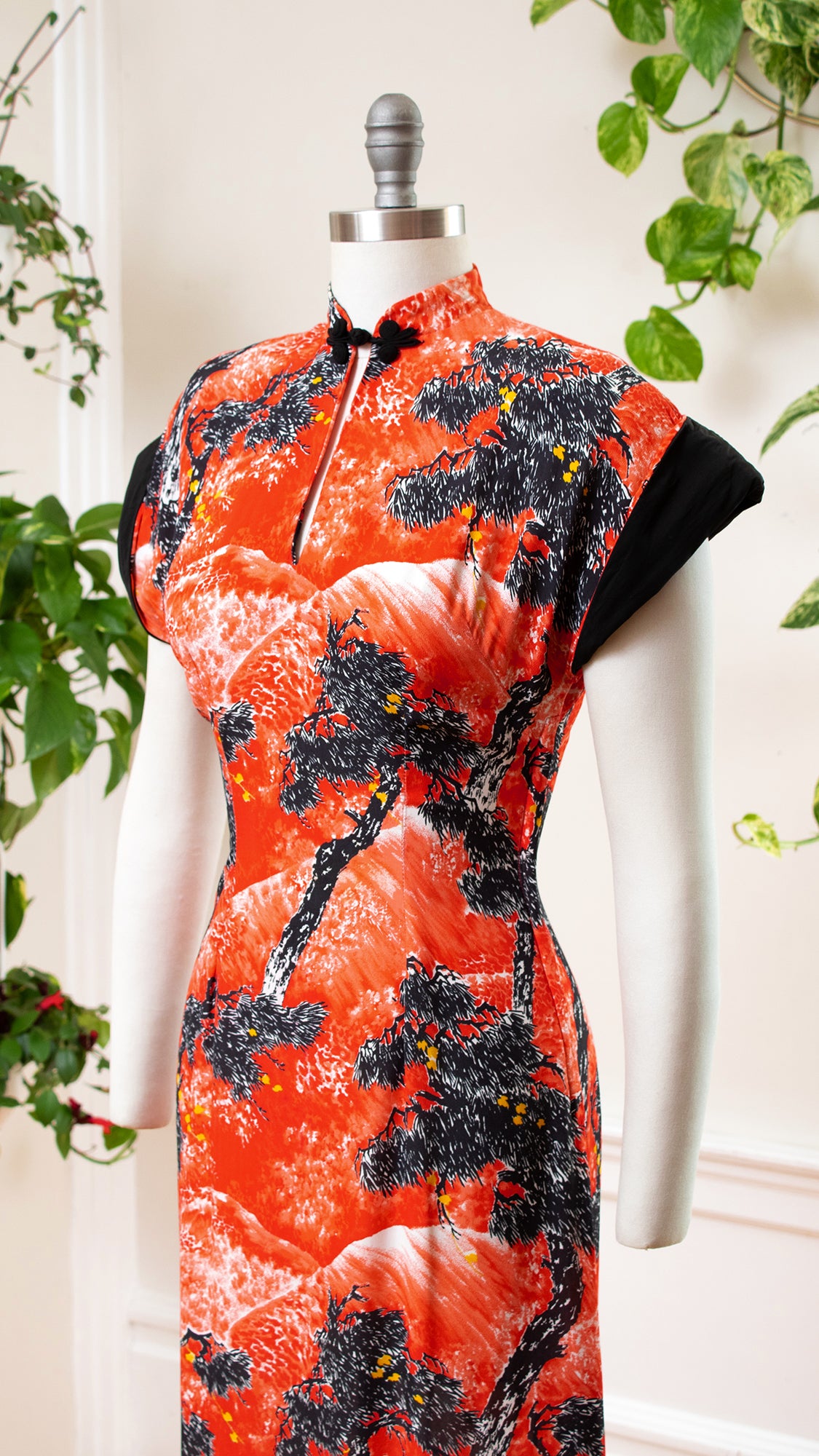 1950s Novelty Print Cold Rayon Pake Muu | small