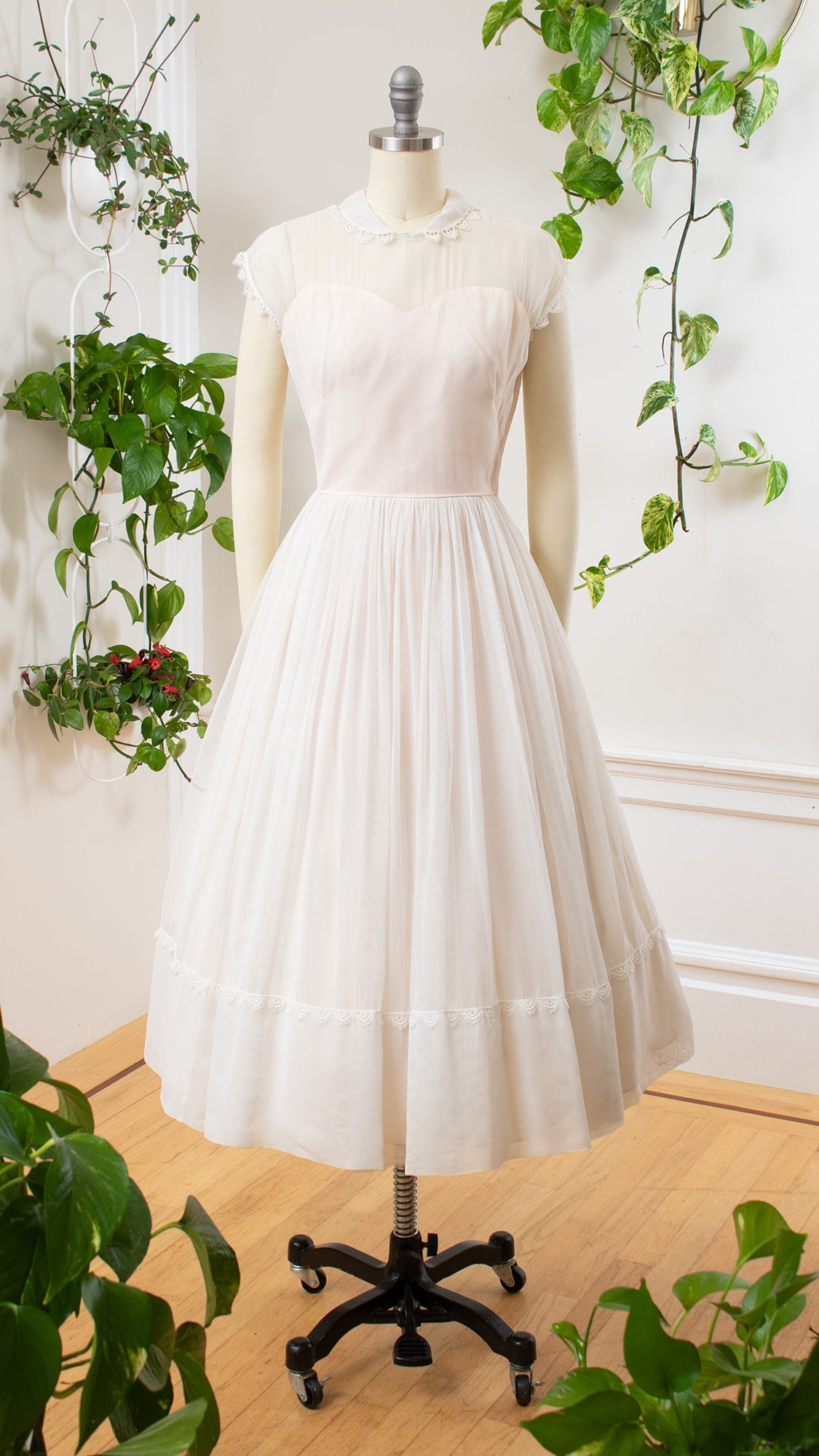 1950s Sweetheart Wedding Gown