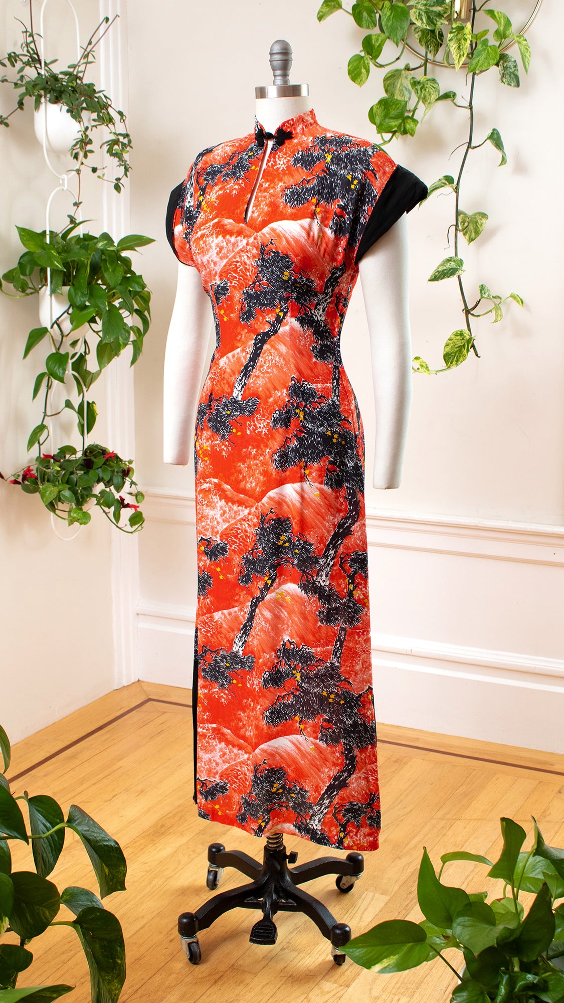 1950s Novelty Print Cold Rayon Pake Muu | small