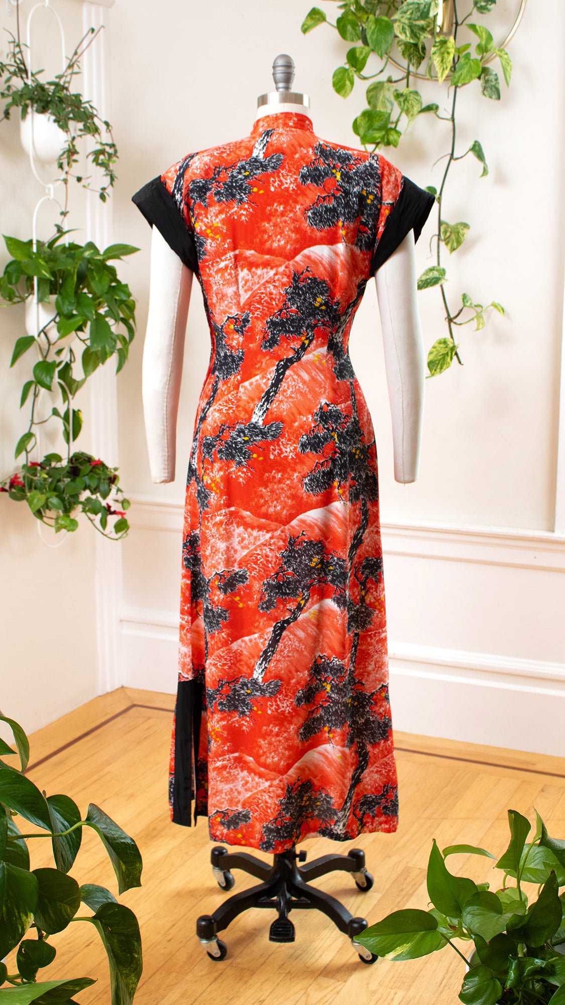 1950s Novelty Print Cold Rayon Pake Muu | small