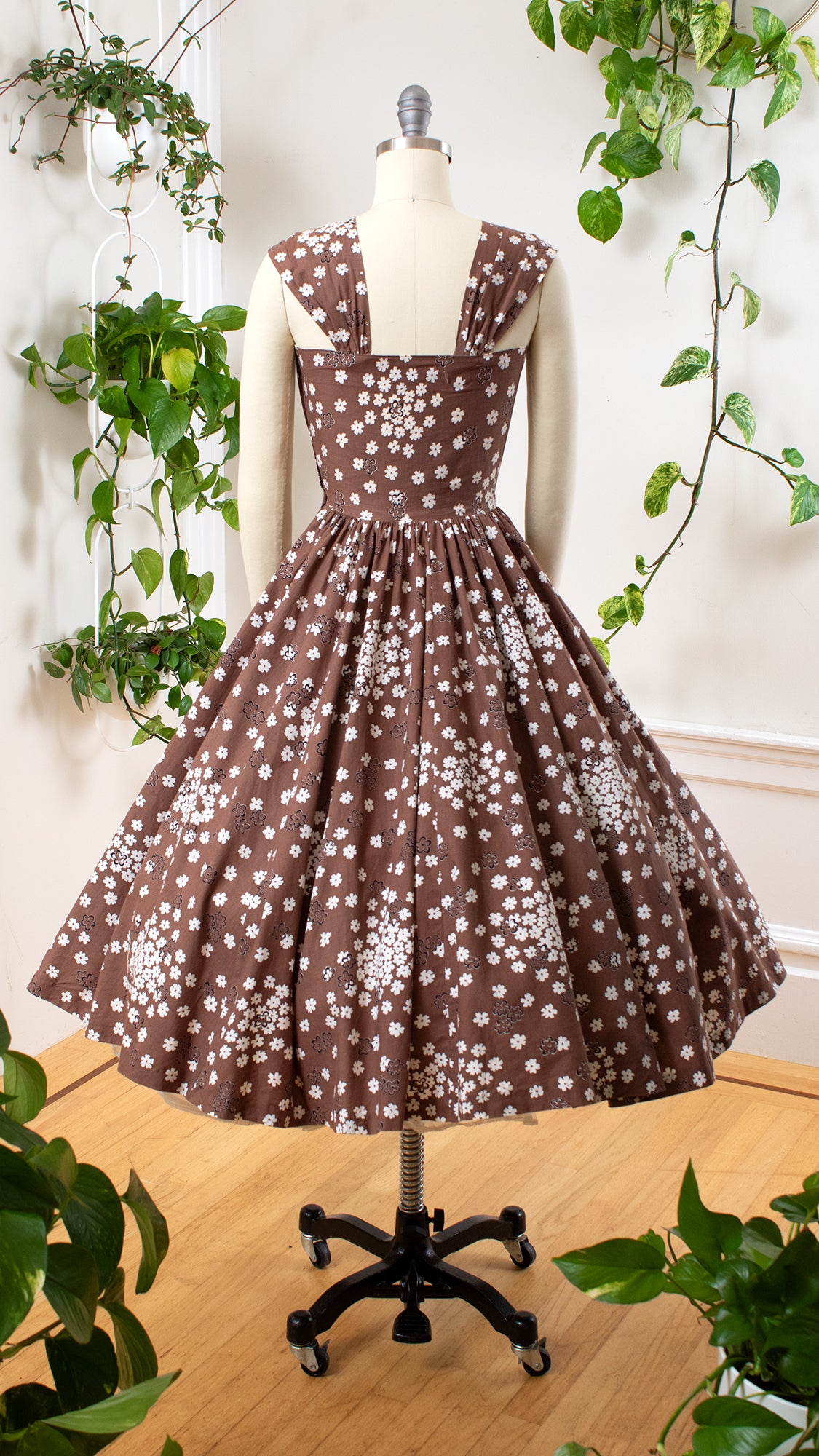 ワンピース Mid 1950s Vintage Brown Cotton Dress 1950s sheer brown cotton + white dot dress – Hemlock Vintage