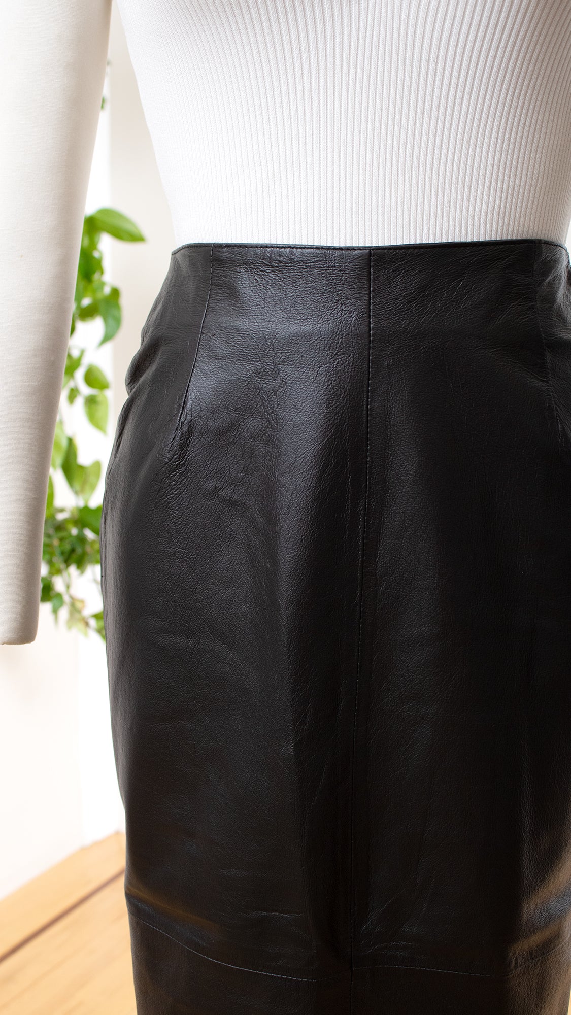 1980s Deadstock Black Leather Pencil Skirt | small