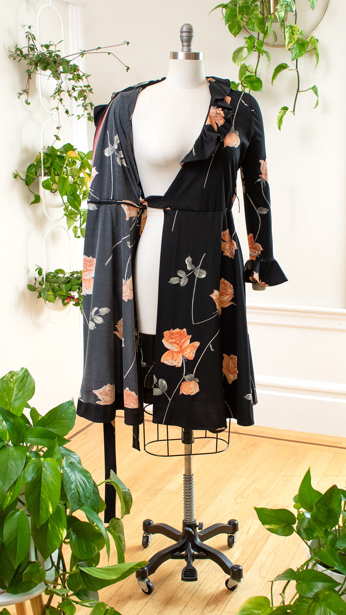 1970s Peach Rose Wrap Dress | small/medium