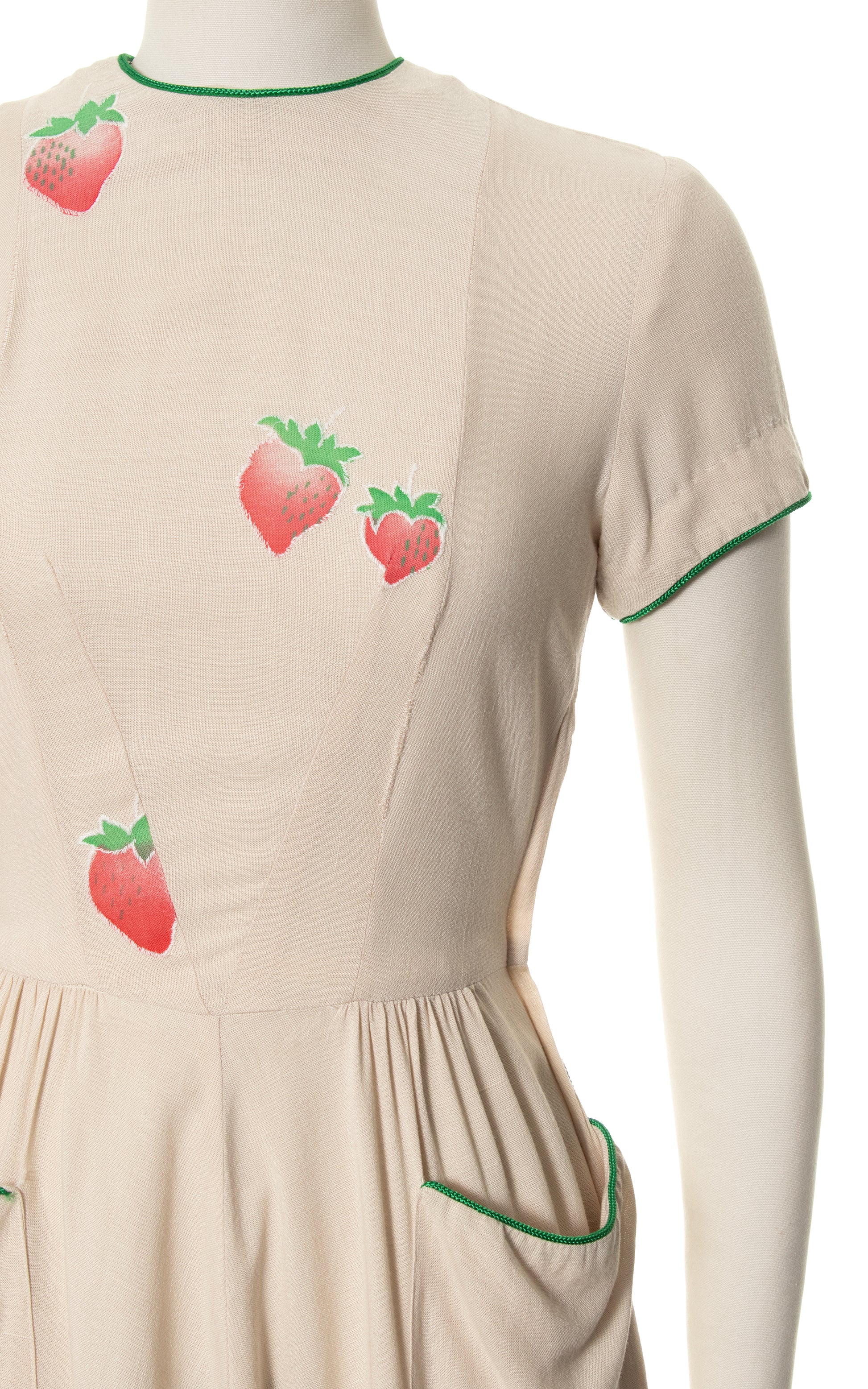 1940s Strawberry Appliqu Linen Dress | small/medium Birthday Life Vintage 1940s Strawberry Appliqu Linen Dress | small/medium Birthday Life Vintage