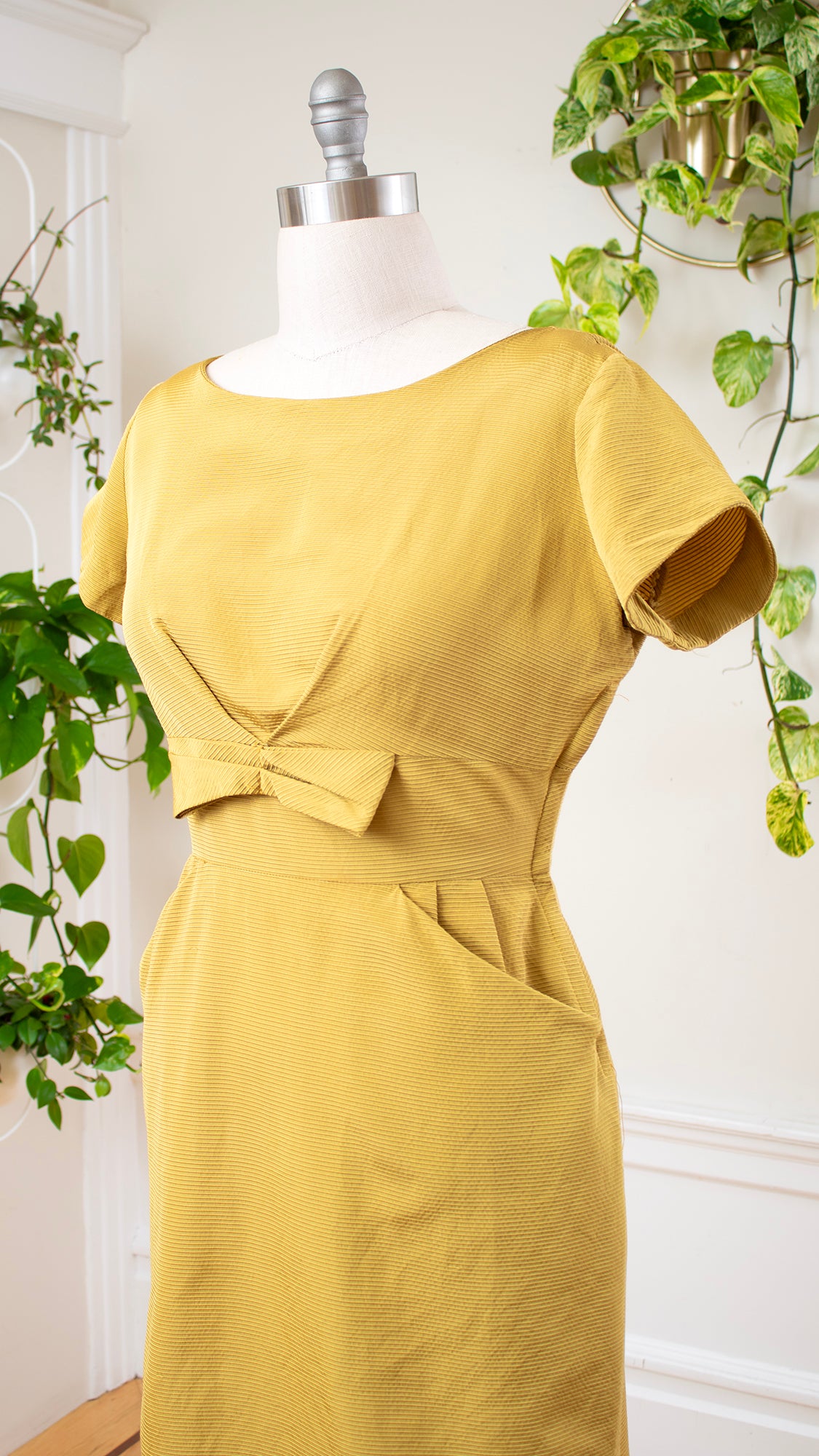 NEW ⭐️ 1950s Yellow Wiggle Dress | large