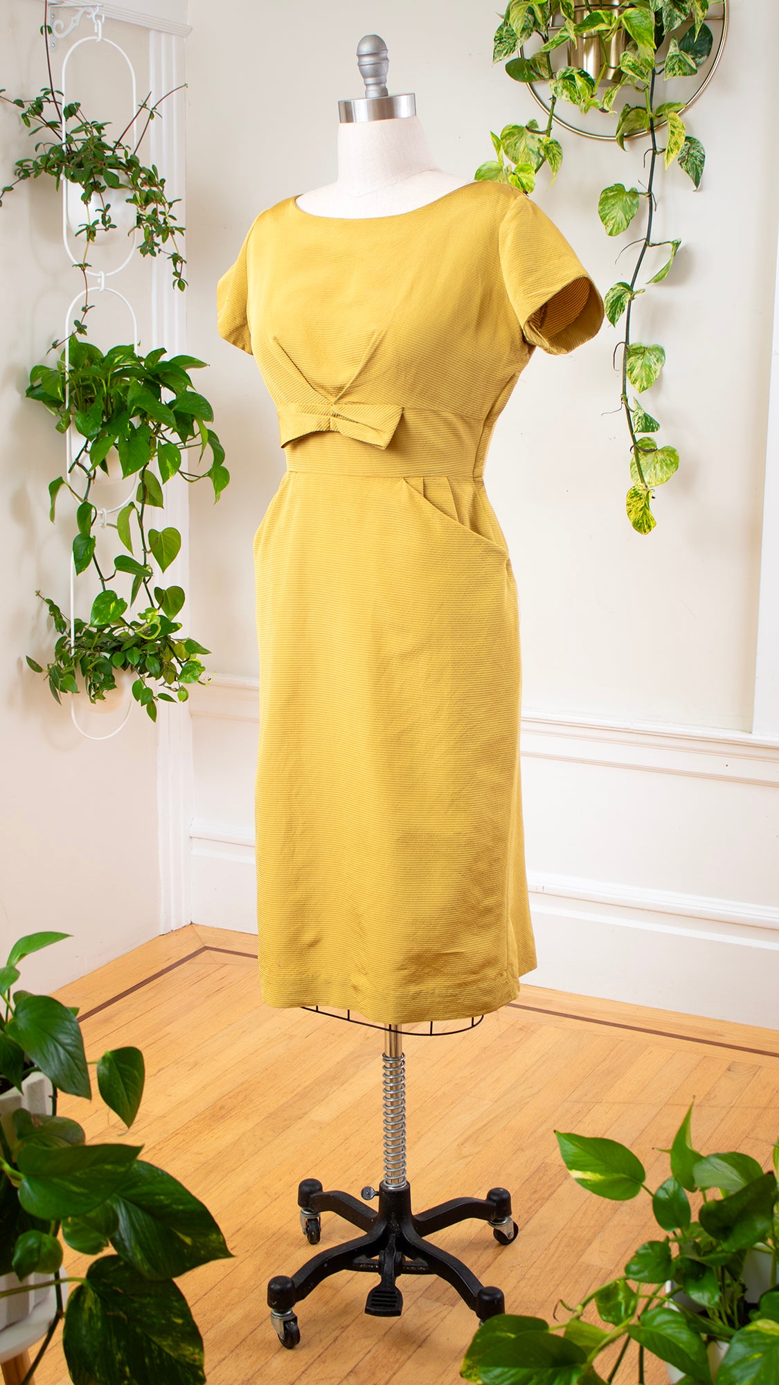 NEW ⭐️ 1950s Yellow Wiggle Dress | large