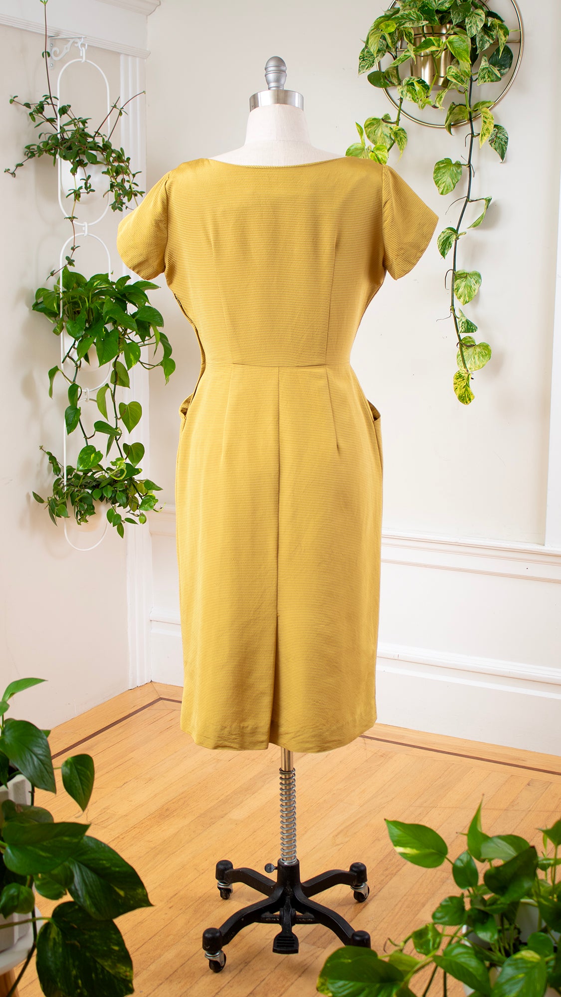 NEW ⭐️ 1950s Yellow Wiggle Dress | large