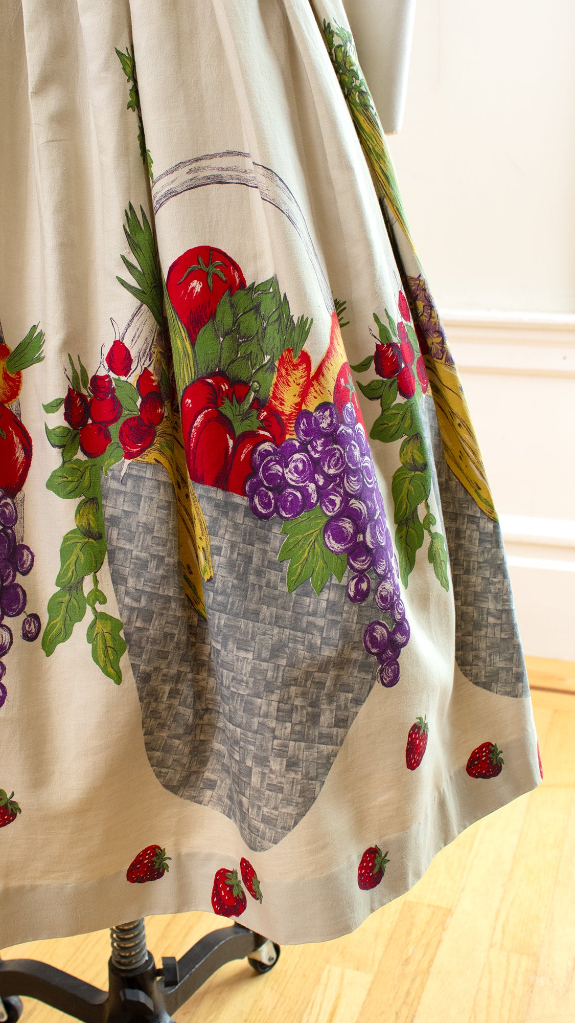 1950s Fruit Basket Novelty Border Print Skirt | small