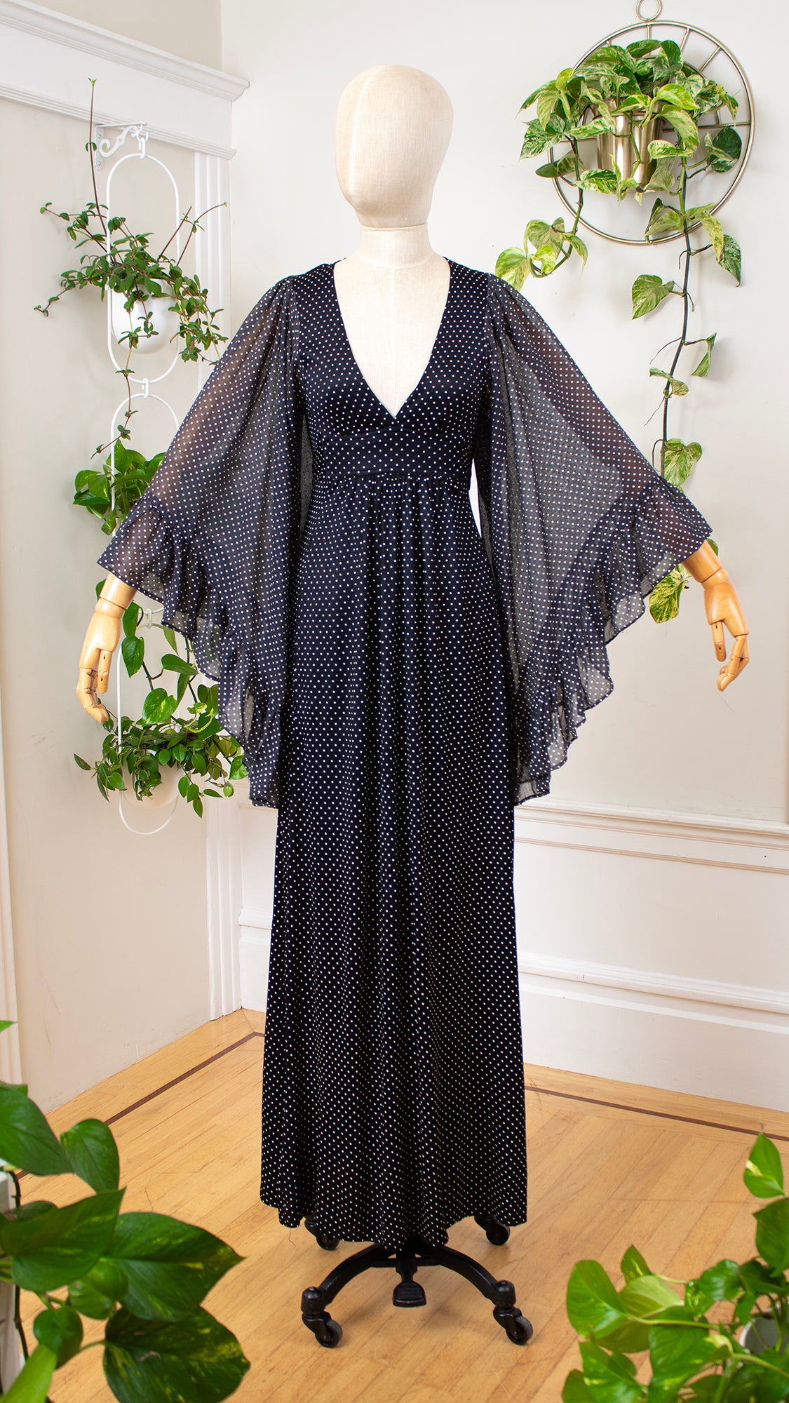 1970s Polka Dot Angel Sleeve Maxi Dress | x-small/small