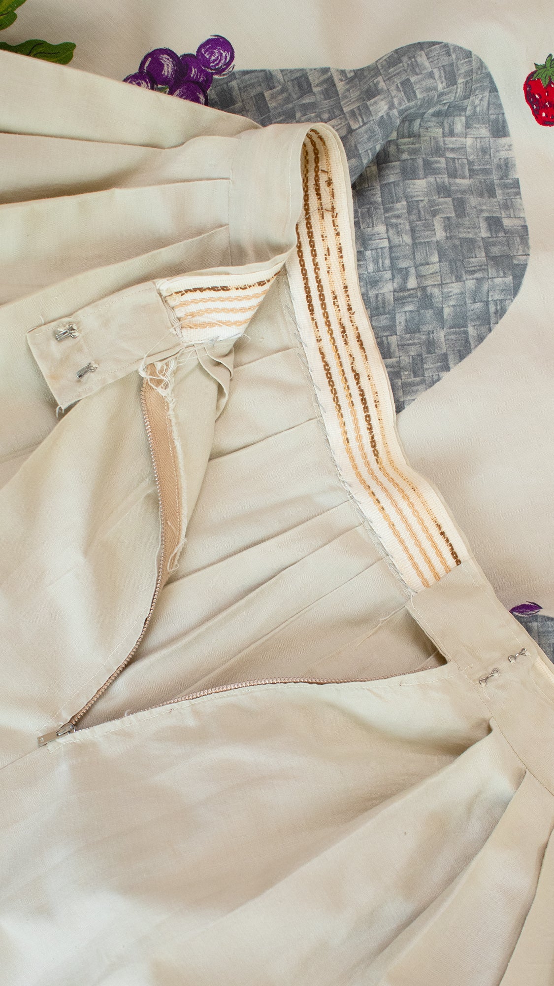 1950s Fruit Basket Novelty Border Print Skirt | small