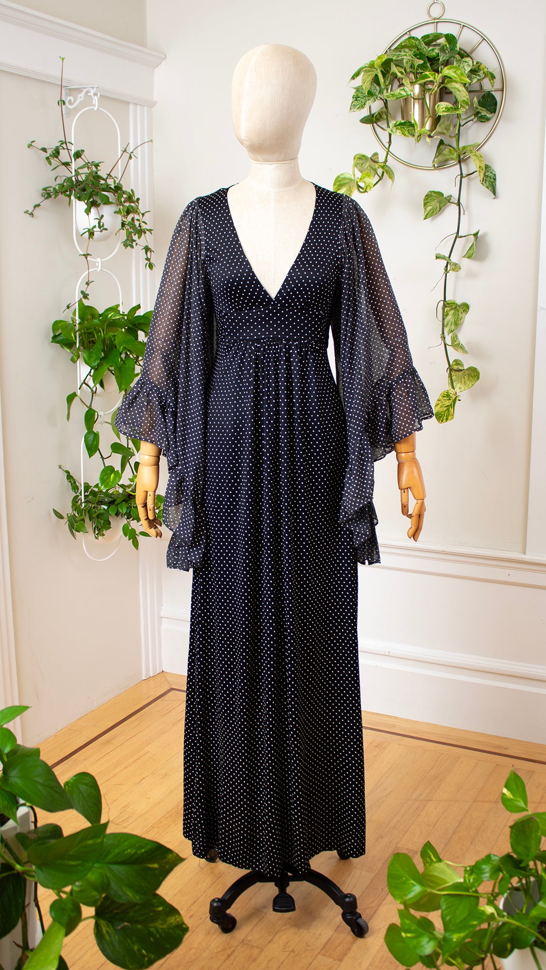 1970s Polka Dot Angel Sleeve Maxi Dress | x-small/small