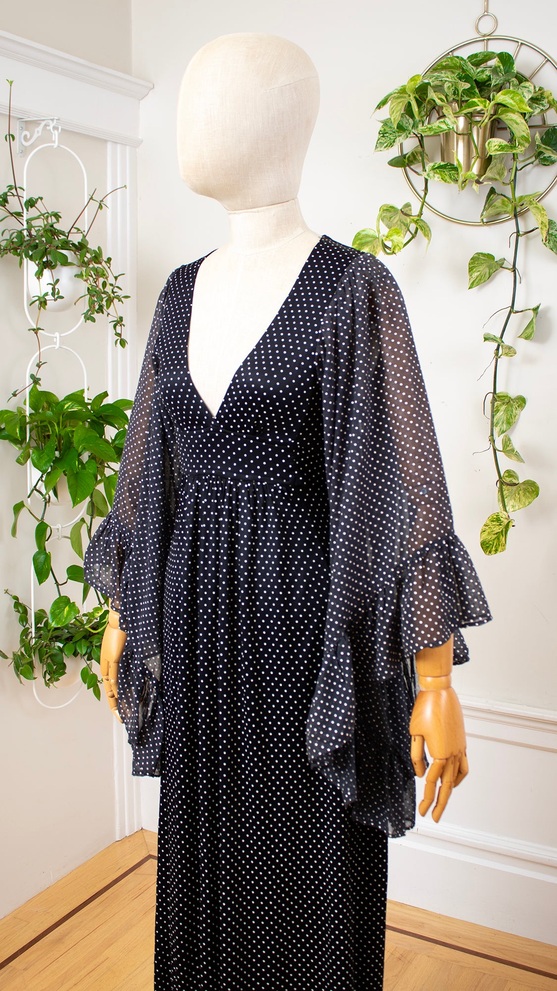 1970s Polka Dot Angel Sleeve Maxi Dress | x-small/small