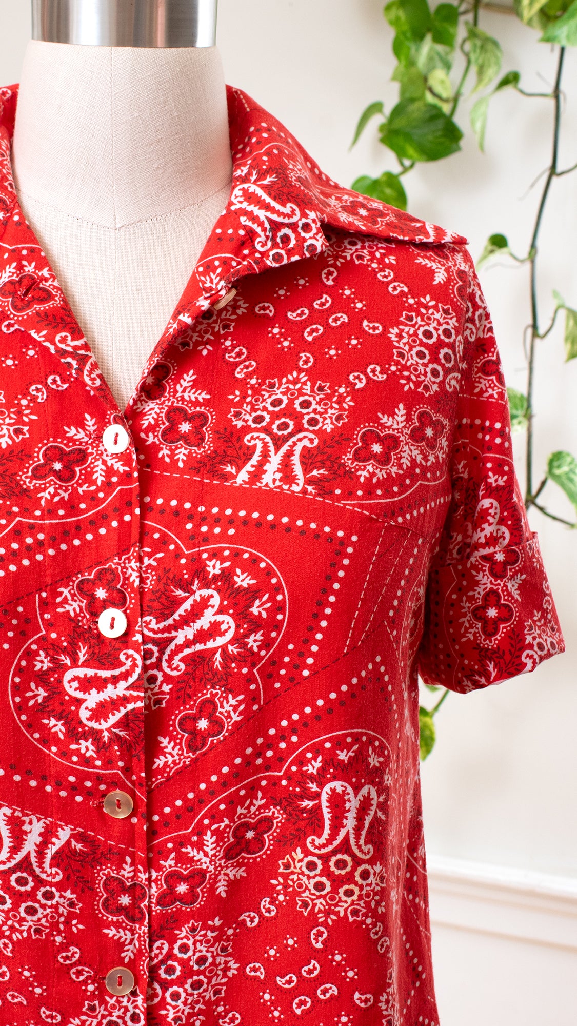 1960s Red Bandana Shirt | large