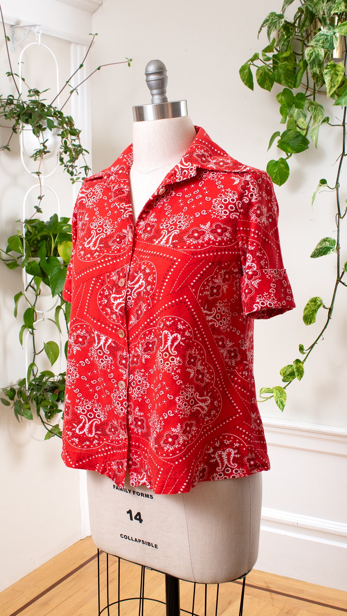 1960s Red Bandana Shirt | large