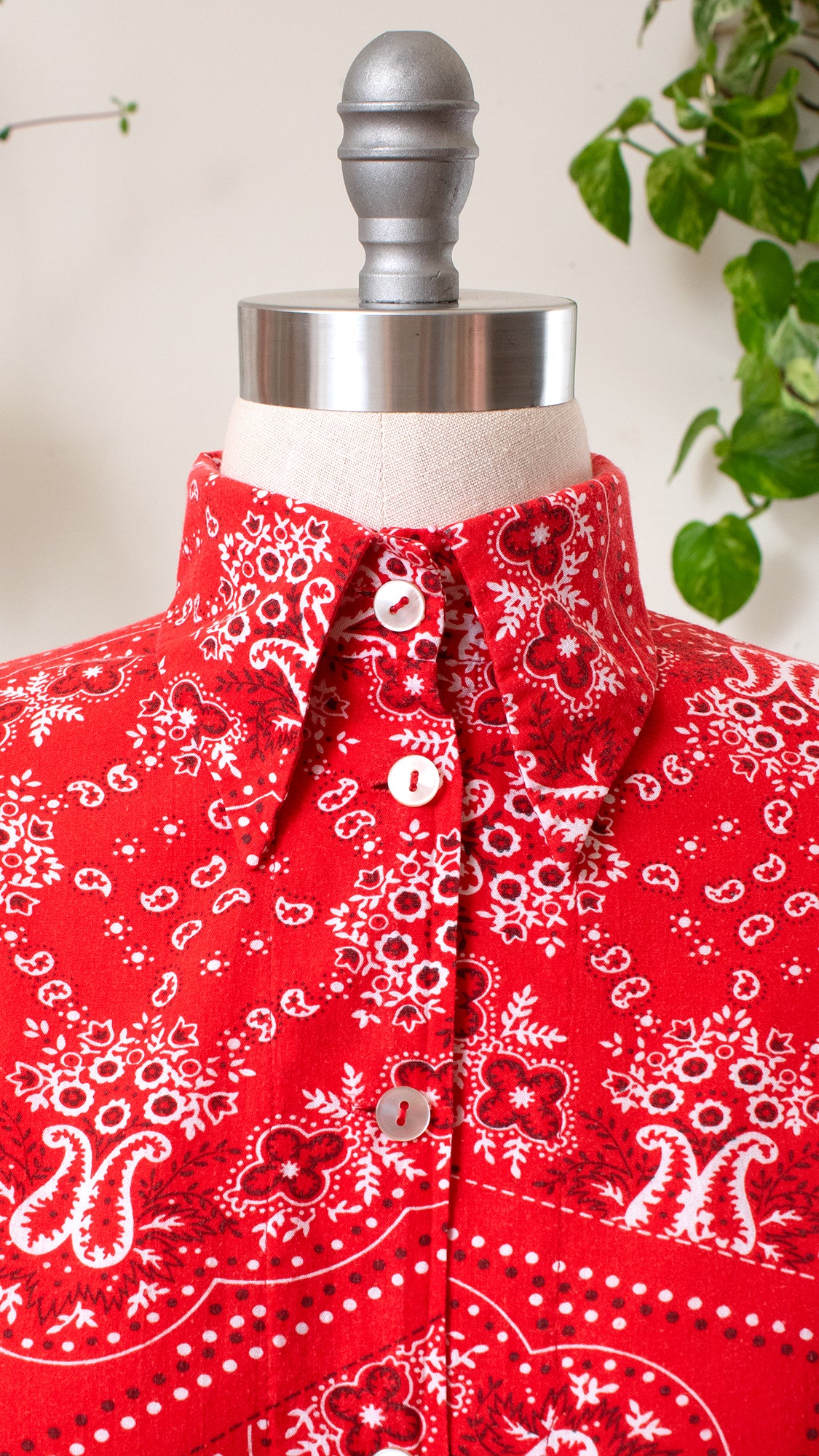 1960s Red Bandana Shirt | large