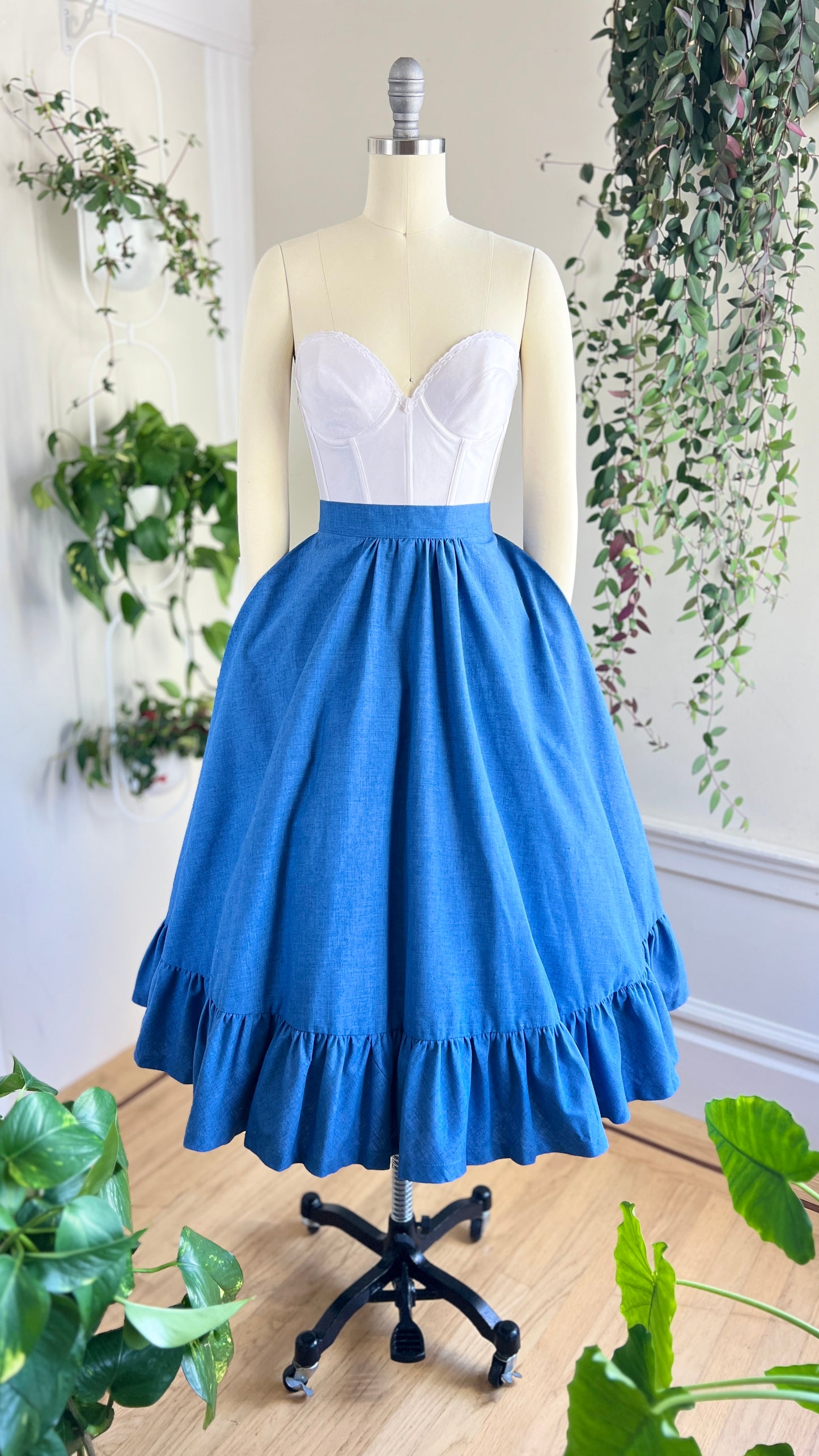 1970s does 1950s Blue Denim Swing Skirt | small