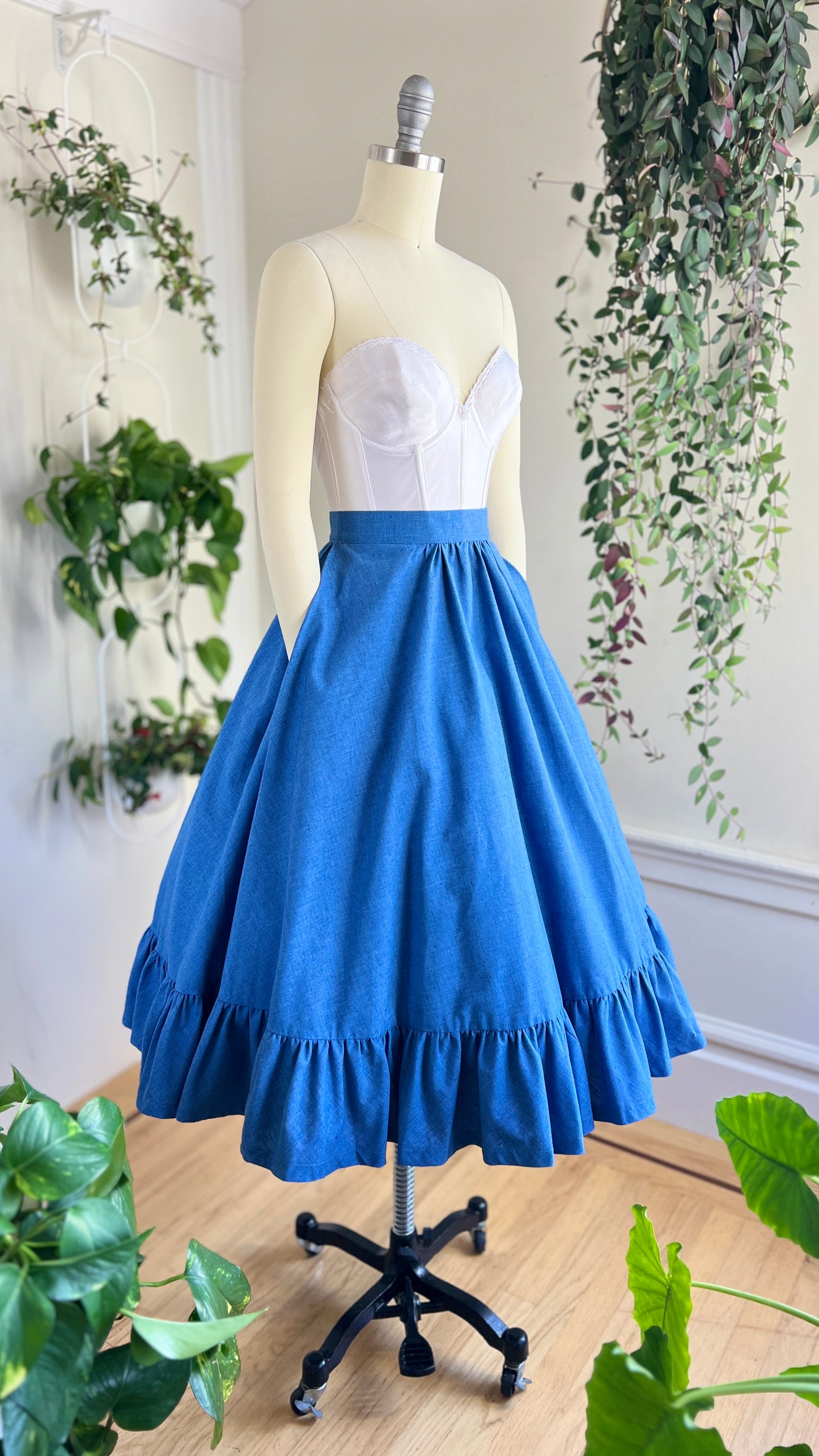 1970s does 1950s Blue Denim Swing Skirt | small