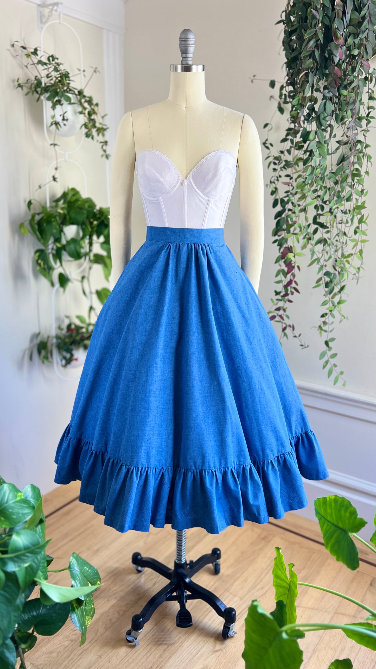 1970s does 1950s Blue Denim Swing Skirt | small