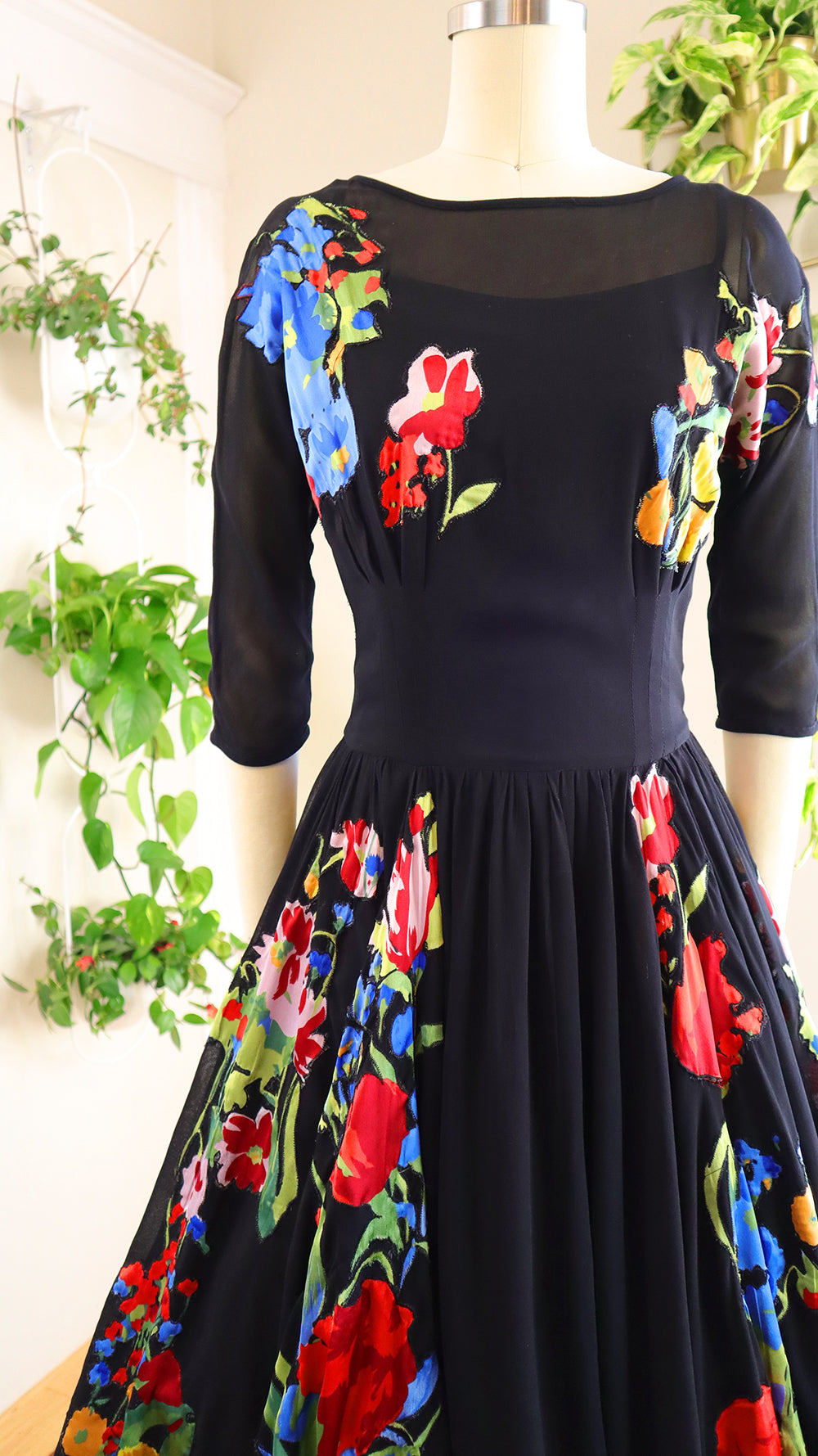 Modern TOP SHOP 1950s Style Floral Appliqué Dress | small