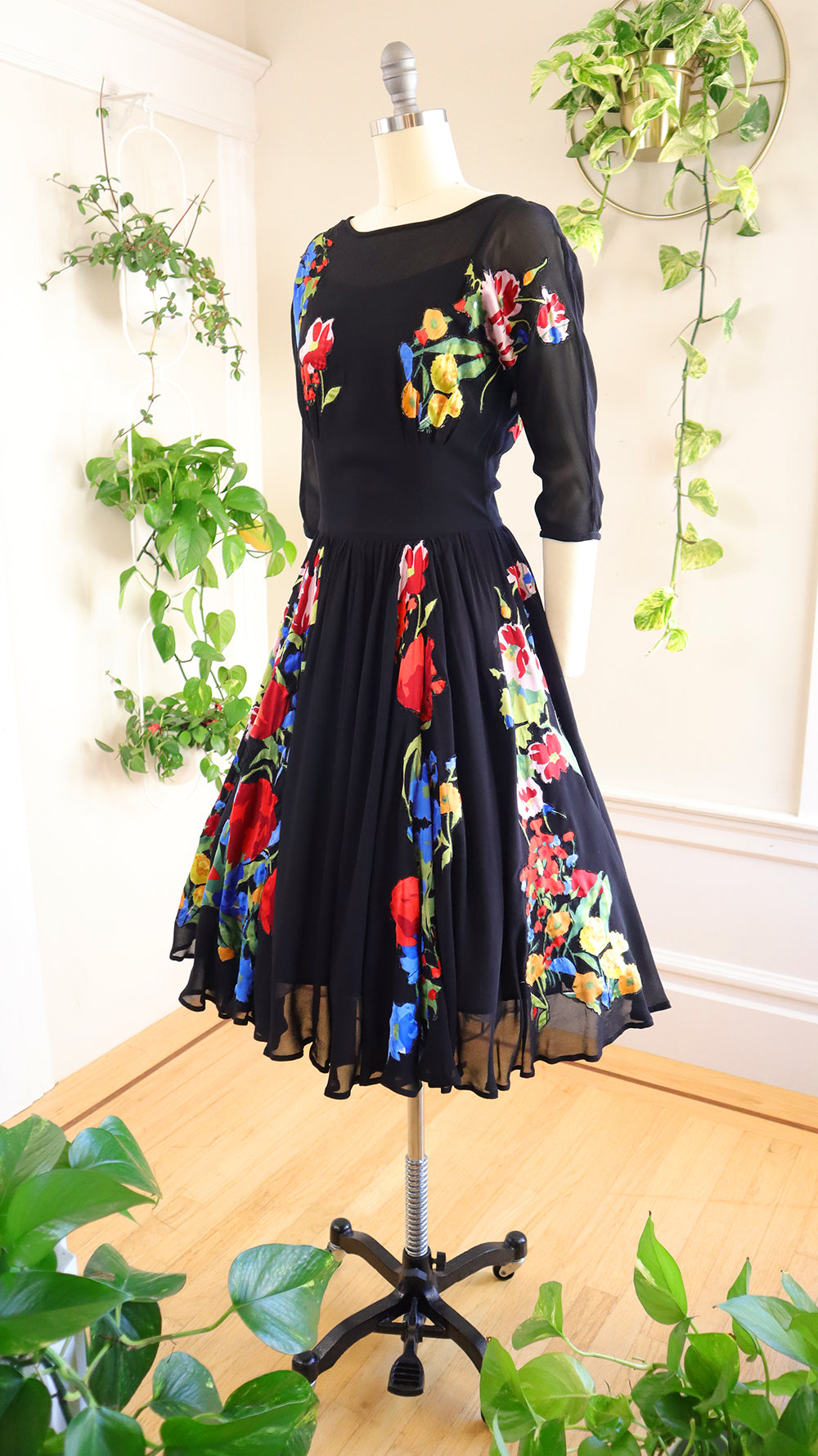 Modern TOP SHOP 1950s Style Floral Appliqué Dress | small