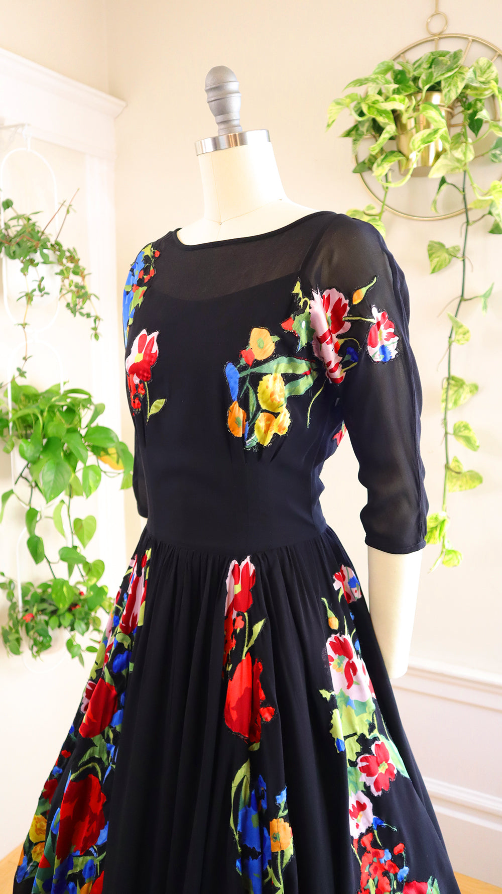 Modern TOP SHOP 1950s Style Floral Appliqué Dress | small