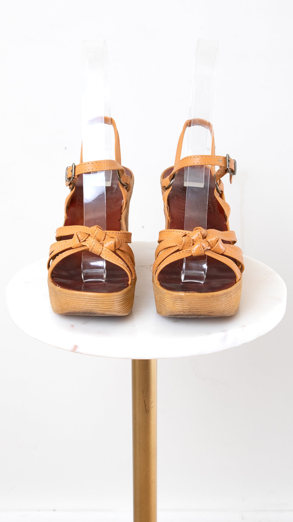 1970s FAMOLARE HI THERE Leather Wavy Sole Sandals | size US 7.5
