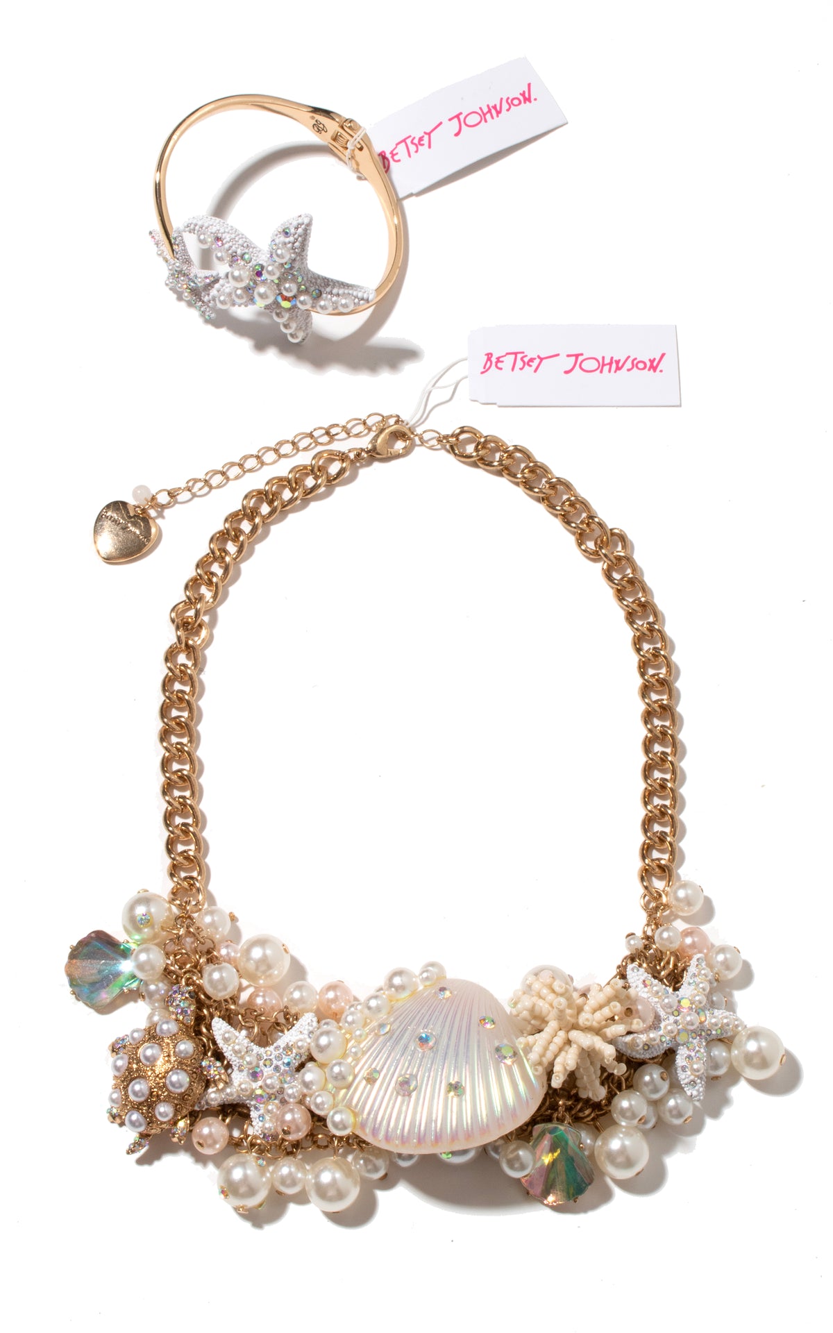 Marco cuadrado con conchas marinas estrellas de mar y perlas en colores Marco cuadrado con conchas marinas estrellas de mar y perlas en colores