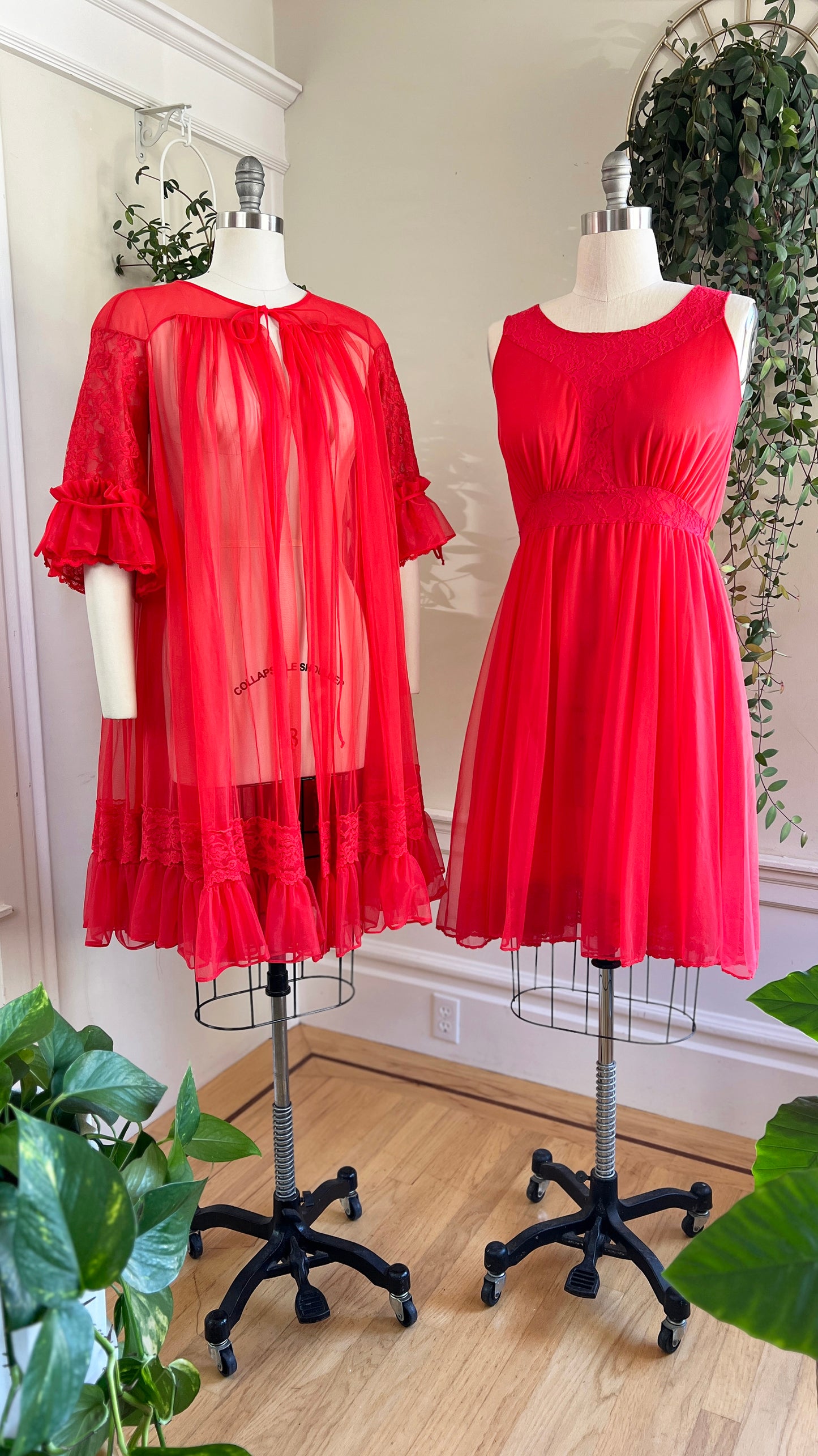 Vintage 1950s Red Peignoir Set | small/medium/large