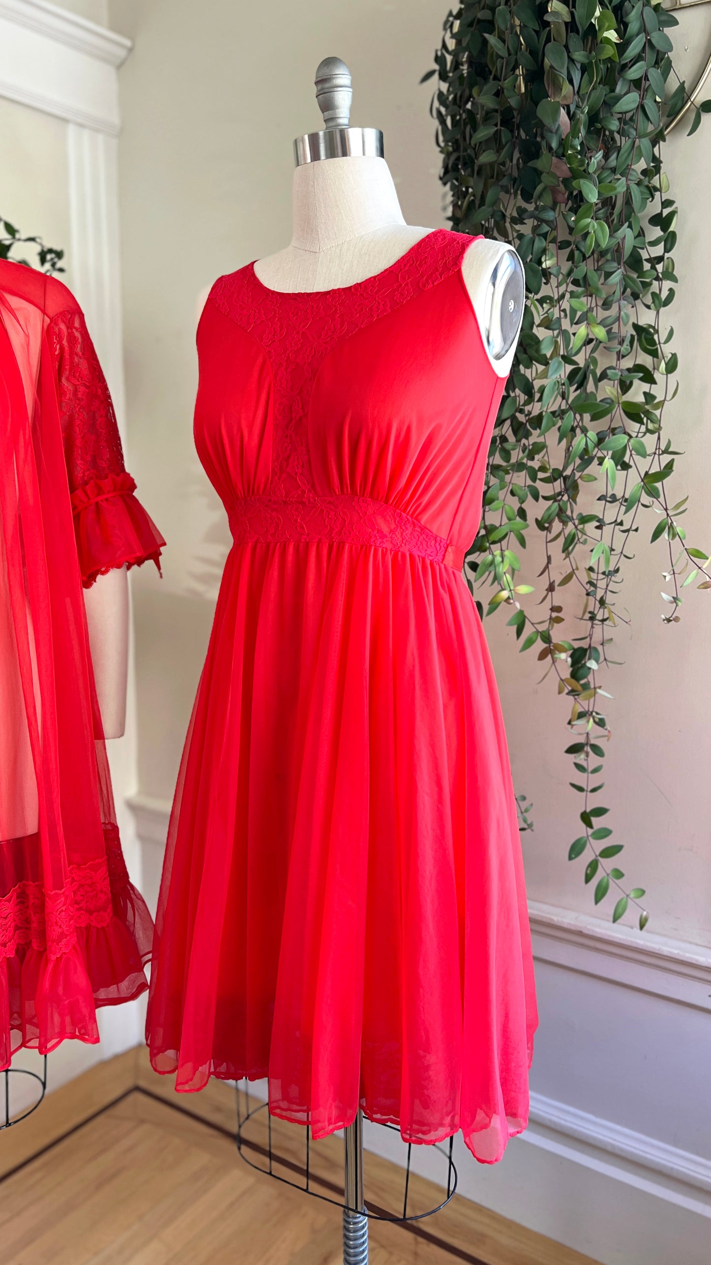 Vintage 1950s Red Peignoir Set | small/medium/large