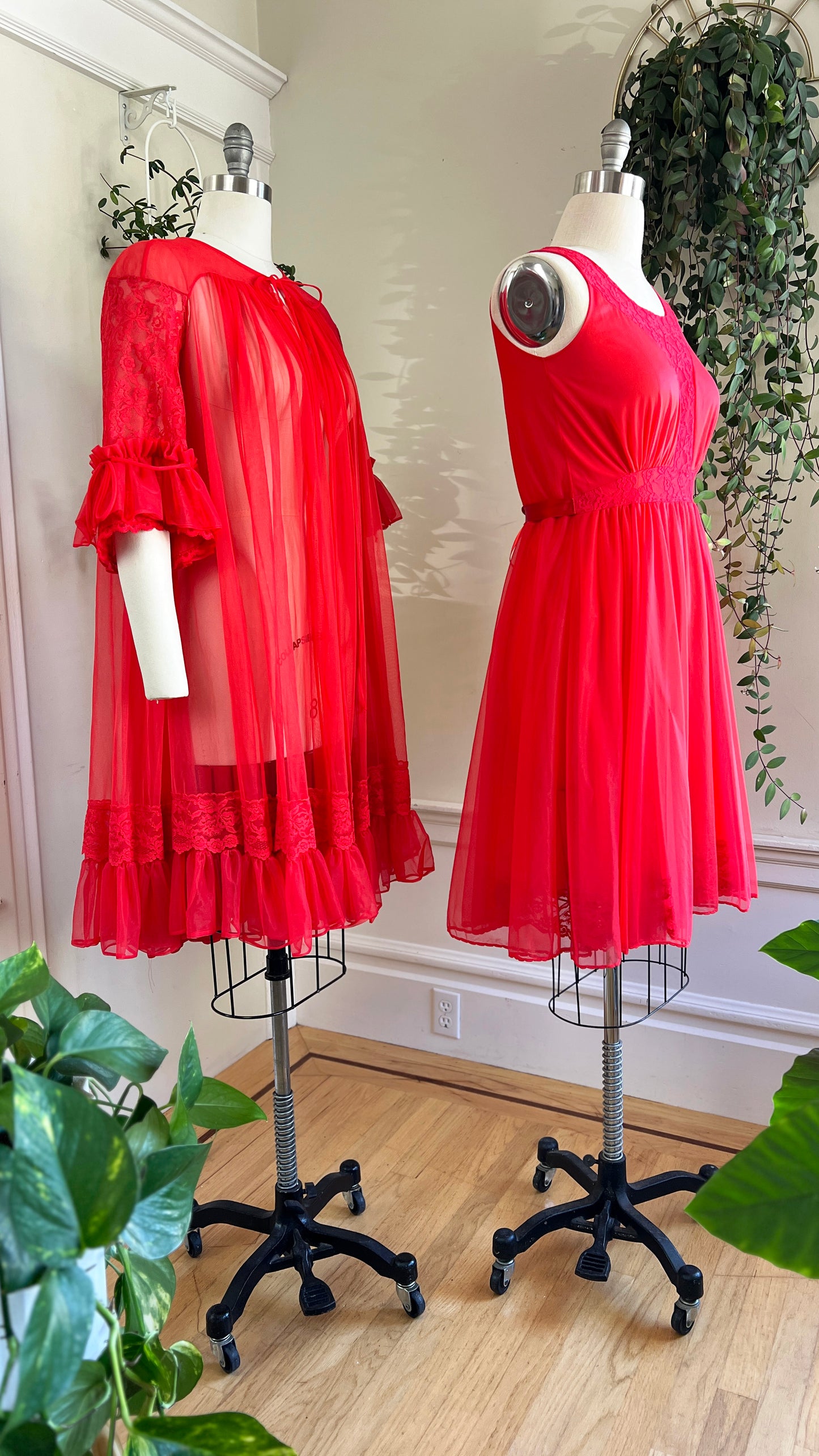 Vintage 1950s Red Peignoir Set | small/medium/large