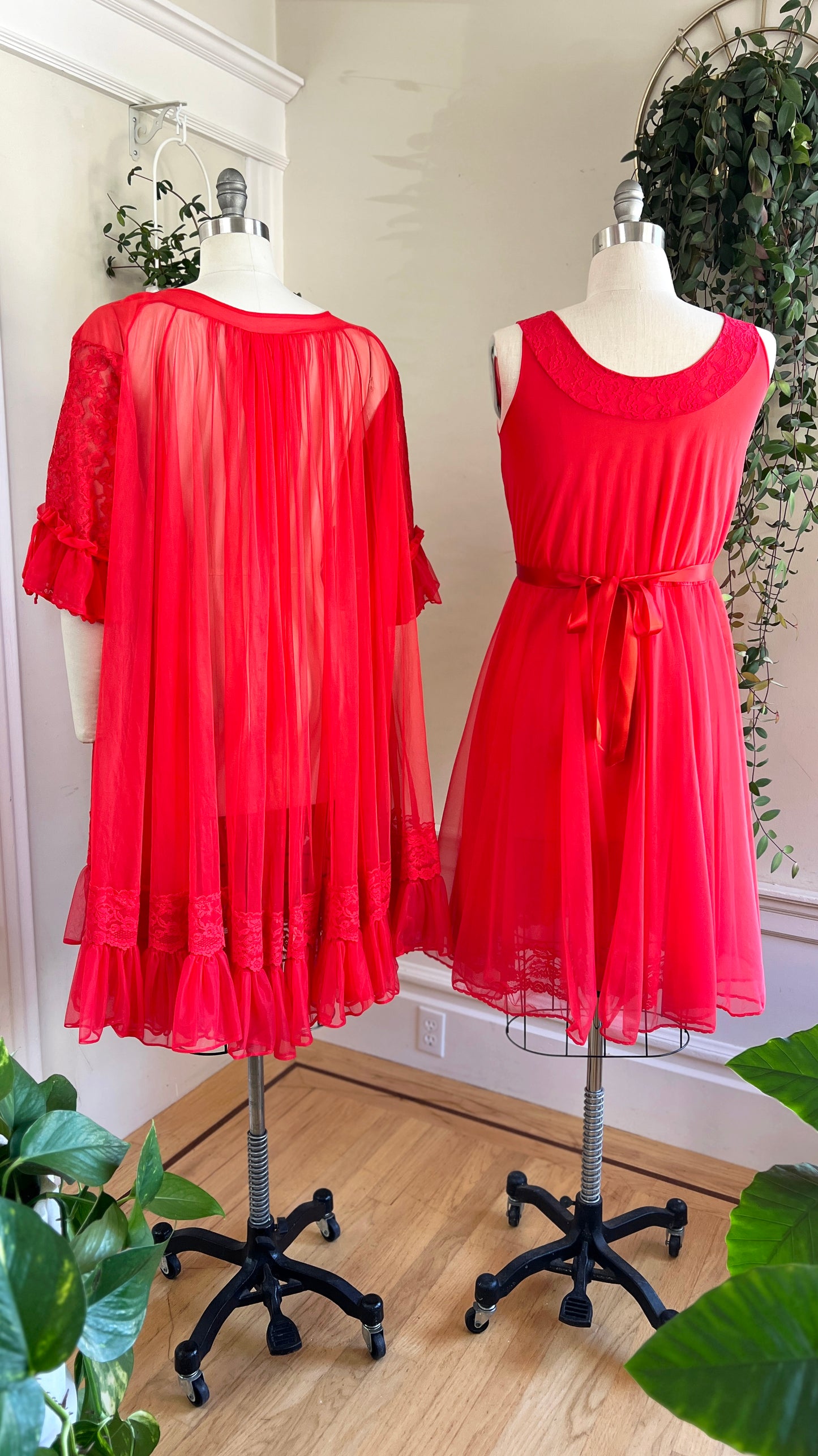 Vintage 1950s Red Peignoir Set | small/medium/large