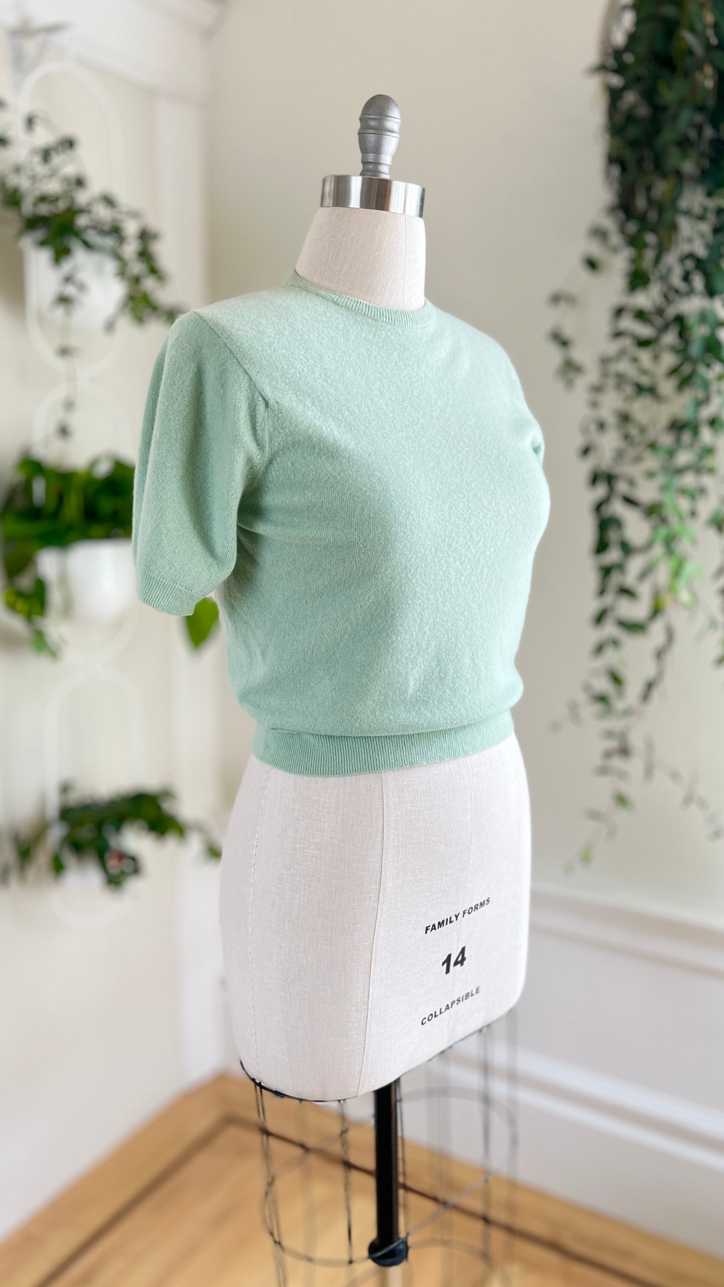 1940s 1950s Mint Green Cashmere Sweater | medium/large