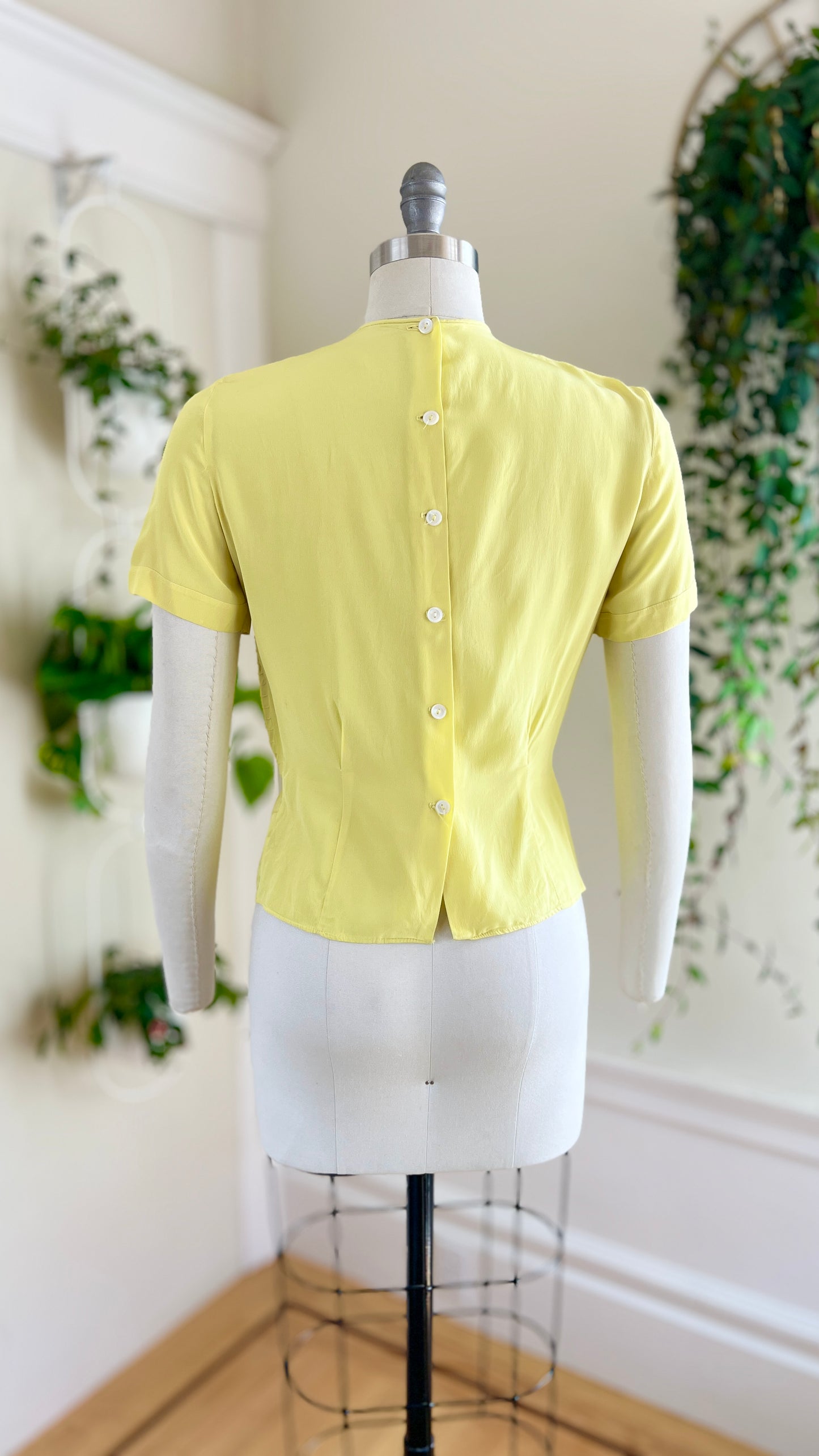 1940s Pintuck Rayon Blouse | small/medium