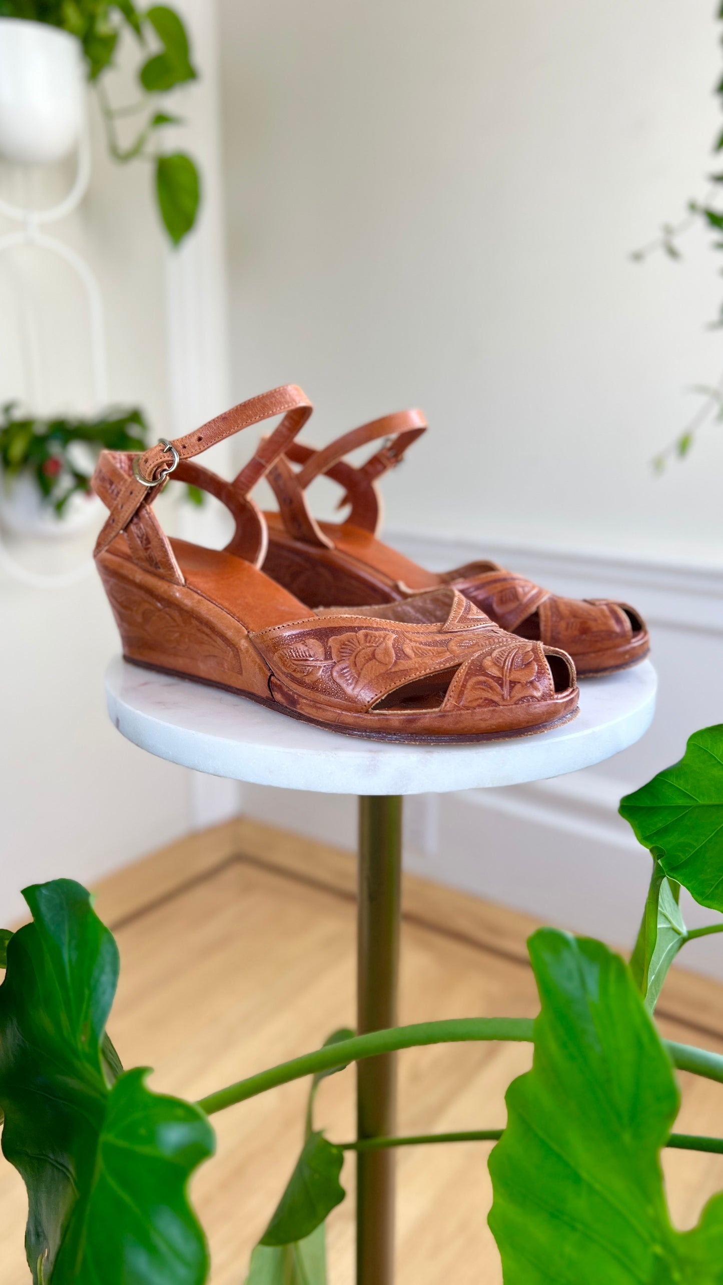 1940s Tooled Leather Wedges | size US 7.5-8