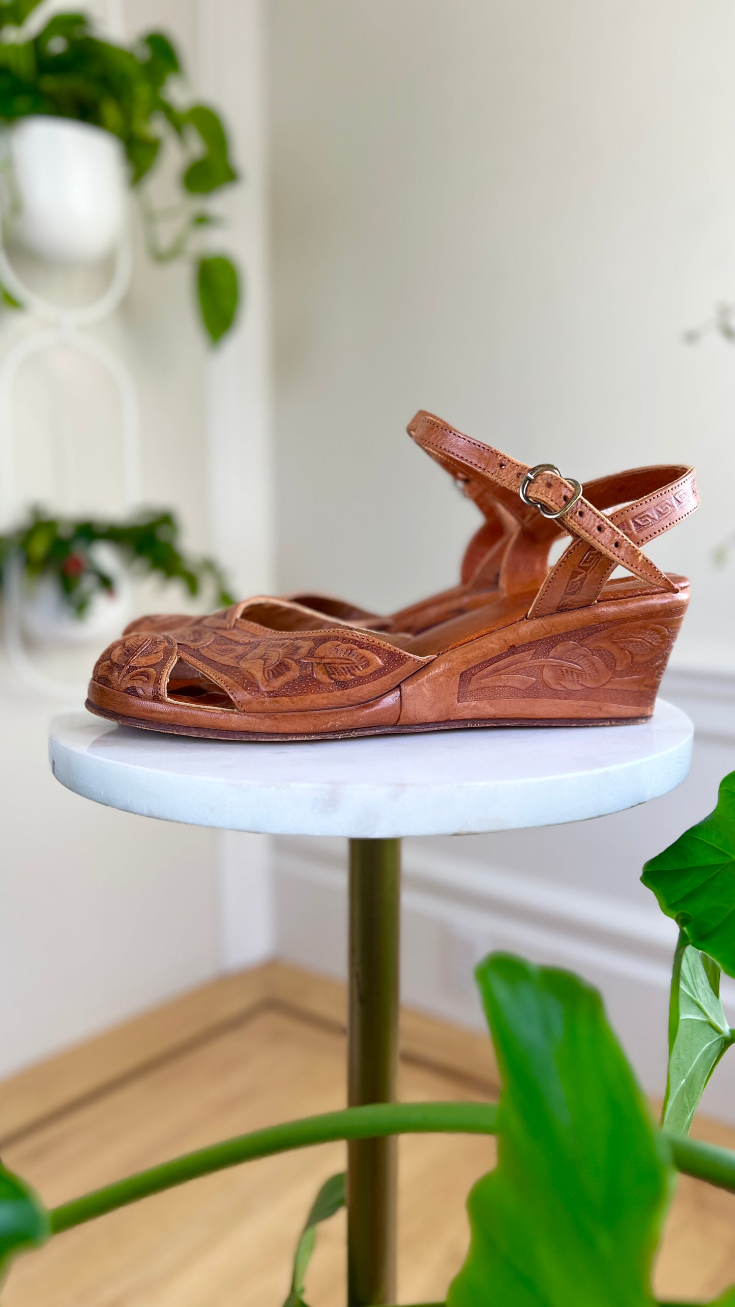 1940s Tooled Leather Wedges | size US 7.5-8