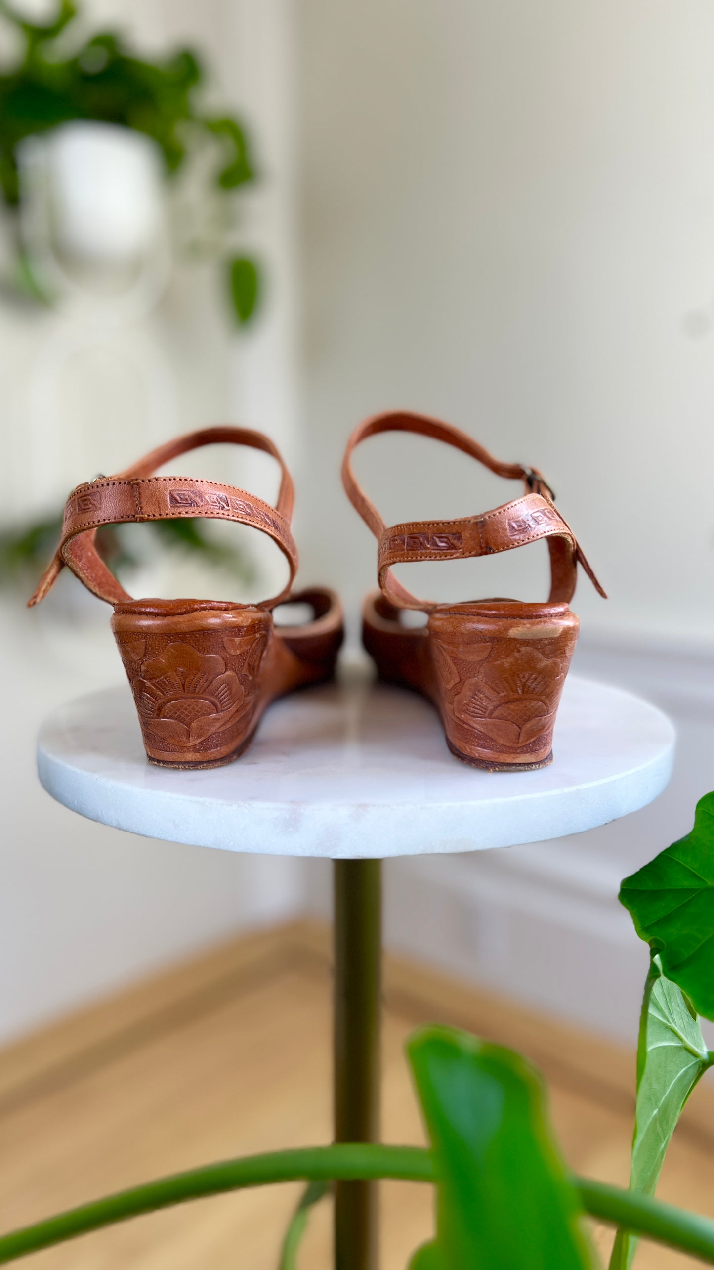 1940s Tooled Leather Wedges | size US 7.5-8