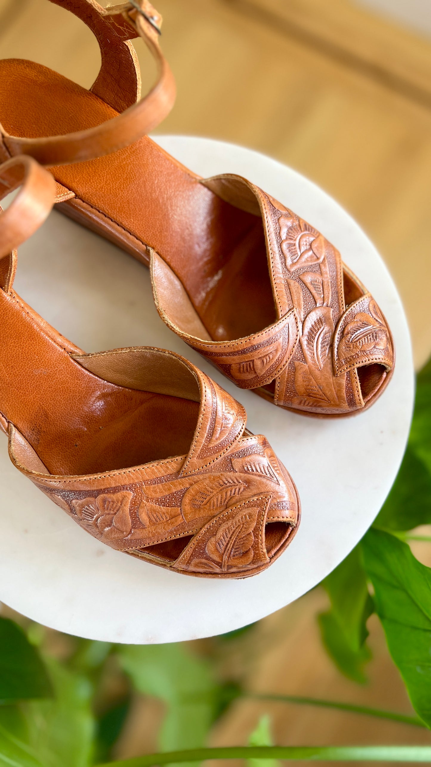 1940s Tooled Leather Wedges | size US 7.5-8