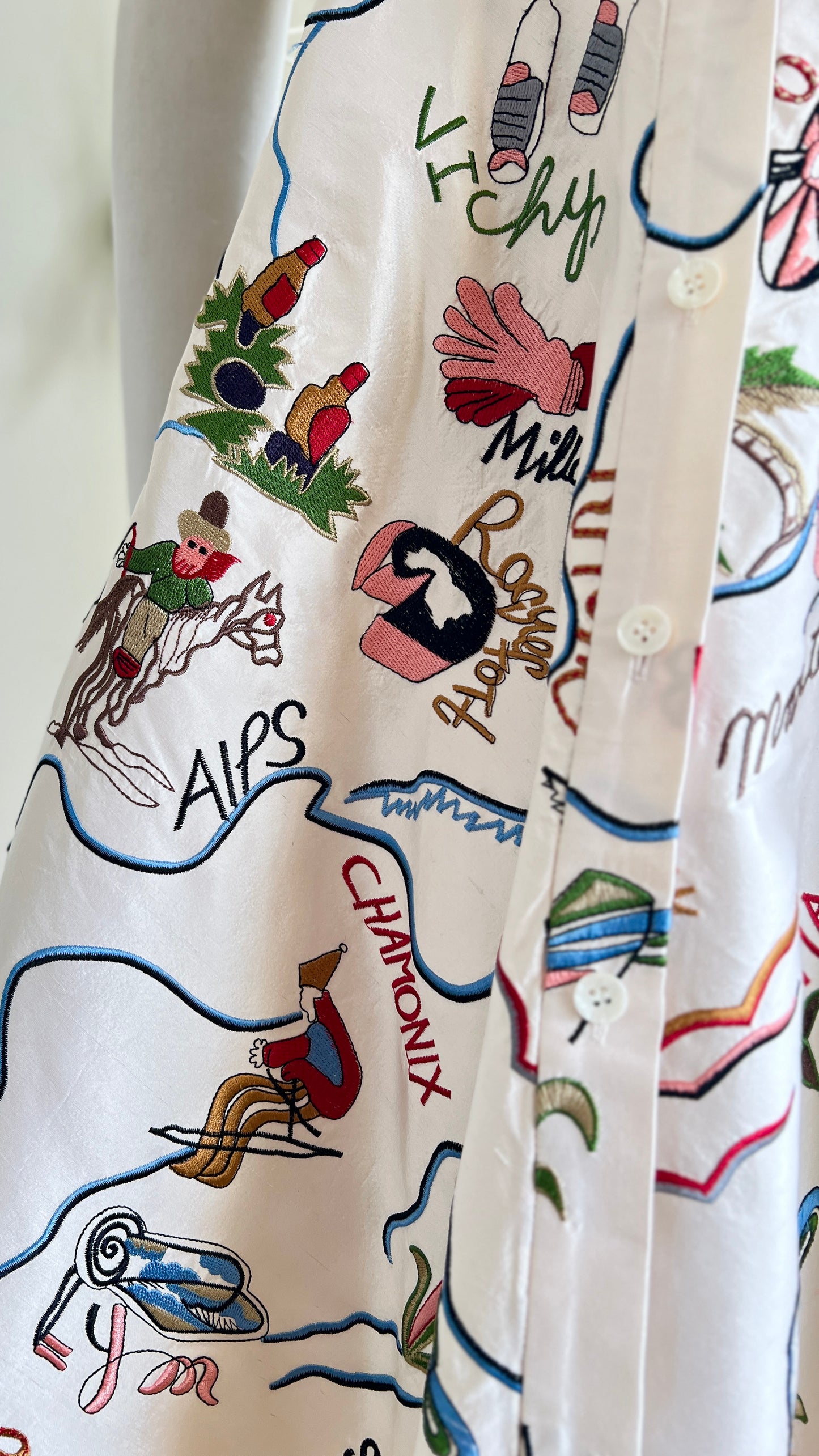 1980s Travel Novelty Embroidered Silk Dress | medium