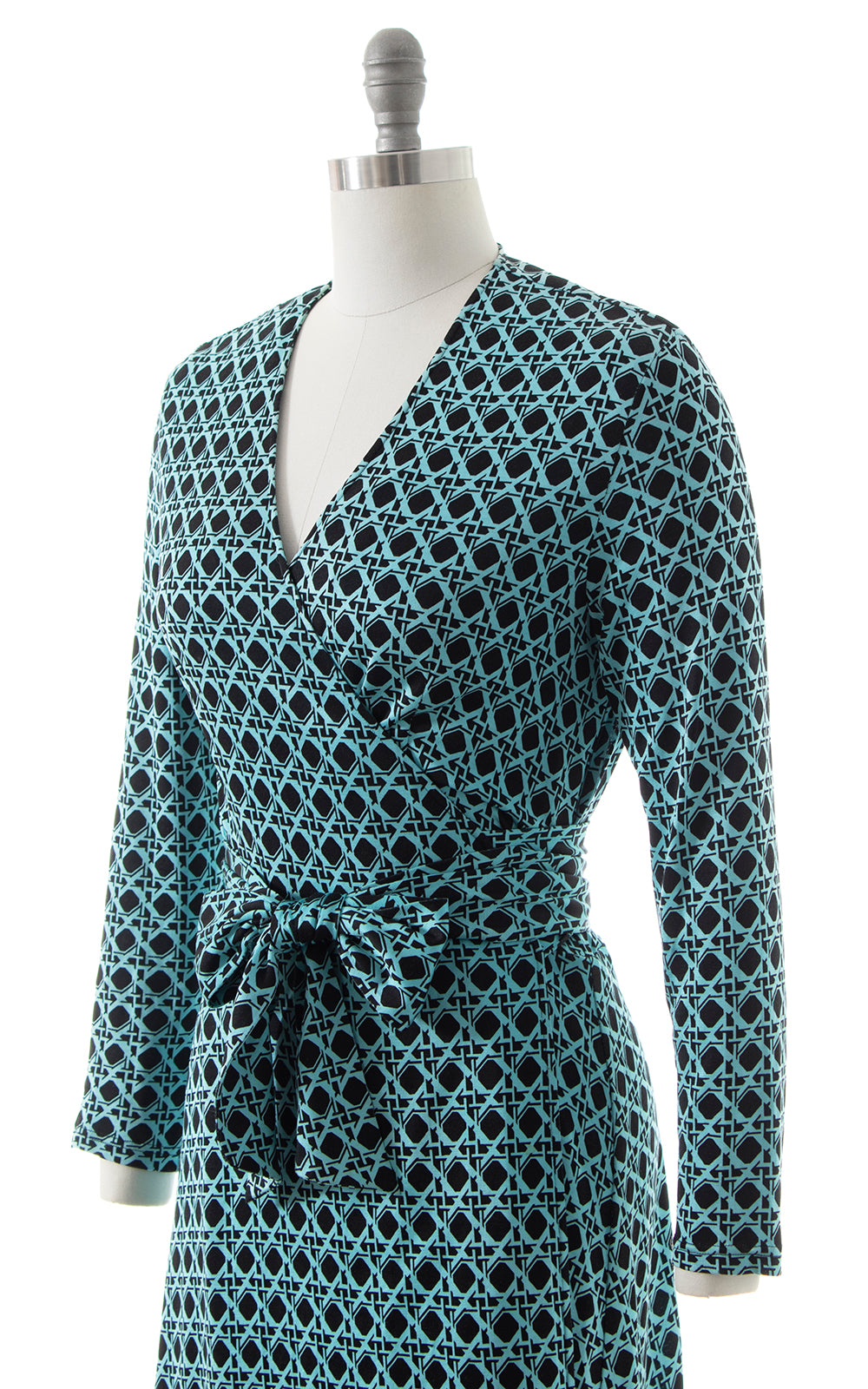 Diane Von Furstenberg Blue & White Geometric buy Print Long Sleeve Silk Wrap Dress