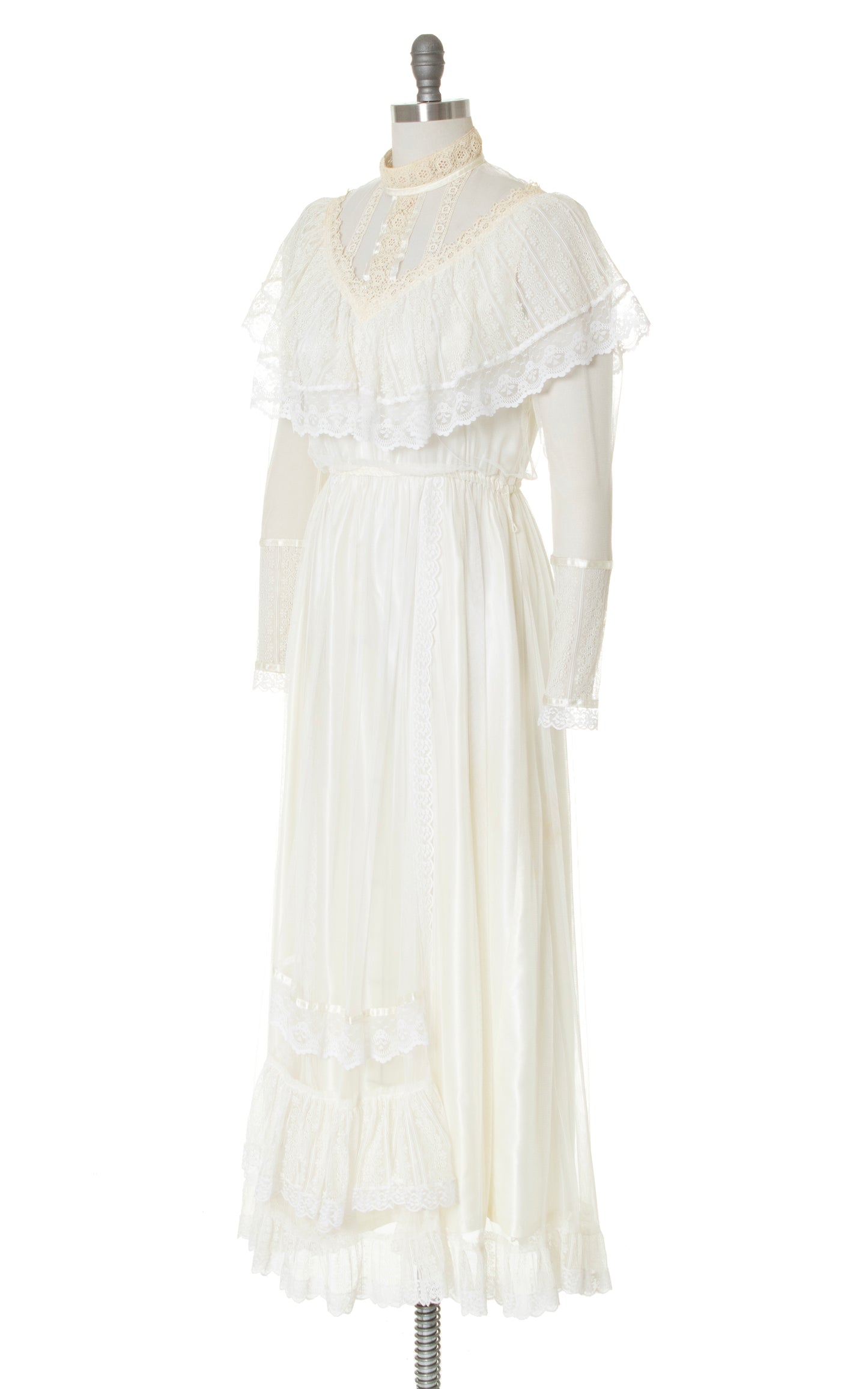 1970s GUNNE SAX Victorian Style Lace Netting Maxi Dress | small