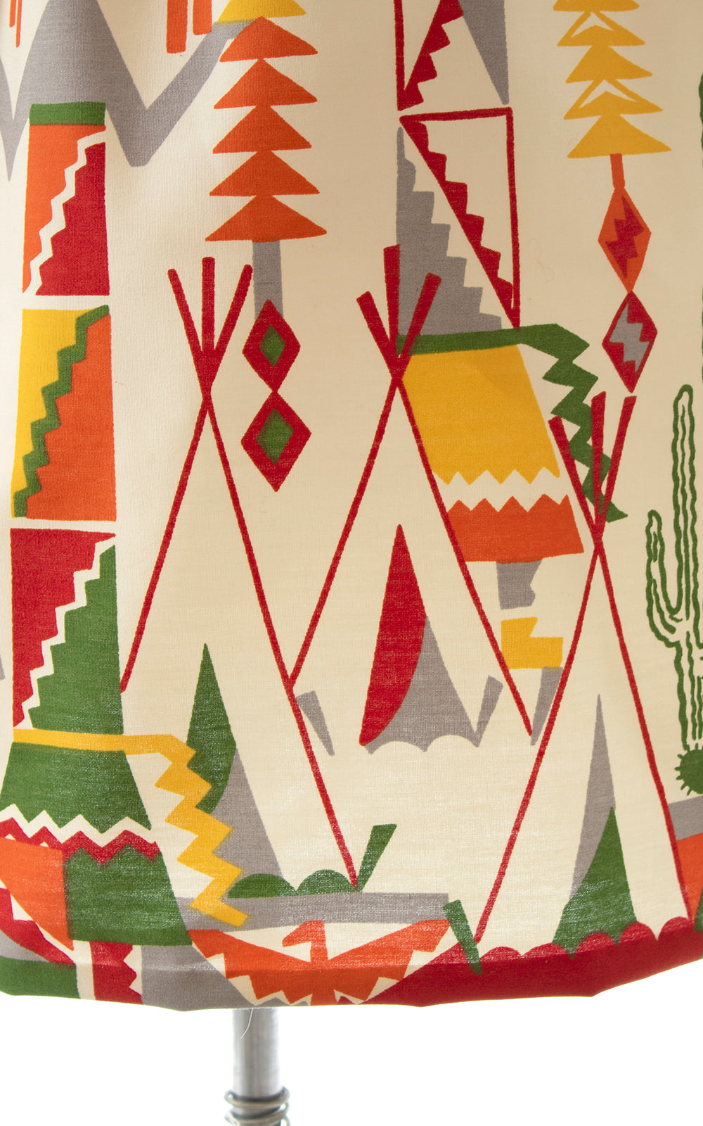 1970s Kachina Doll Native American Novelty Border Print Skirt BirthdayLifeVintage