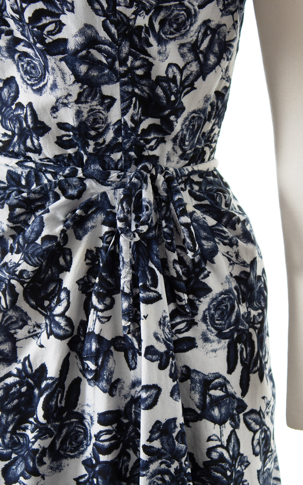 1950s Blue Rose Cotton Wiggle Dress BirthdayLifeVintage